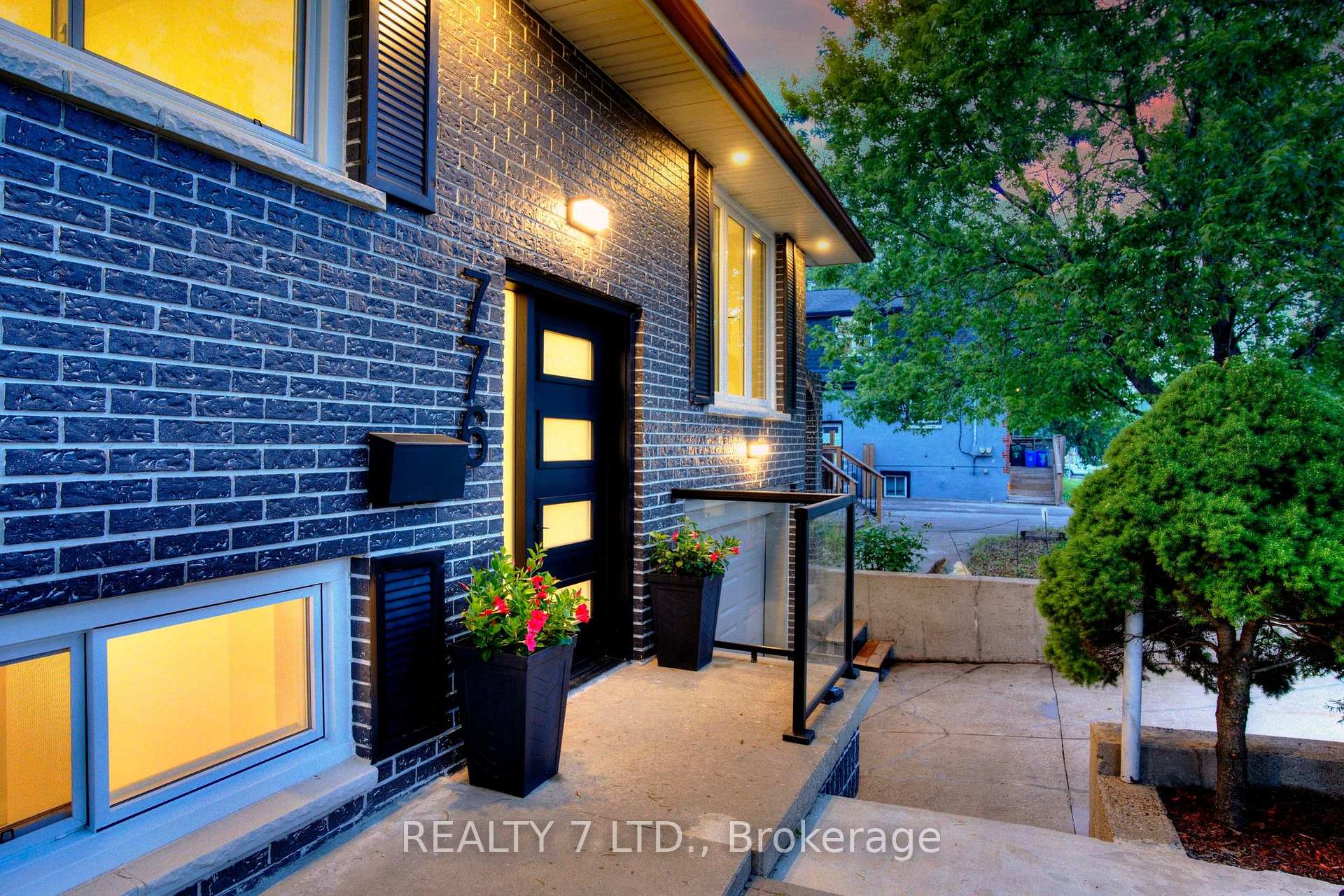 Photo 4 of 776 Garth Street, Hamilton, Westcliffe — HOMEH