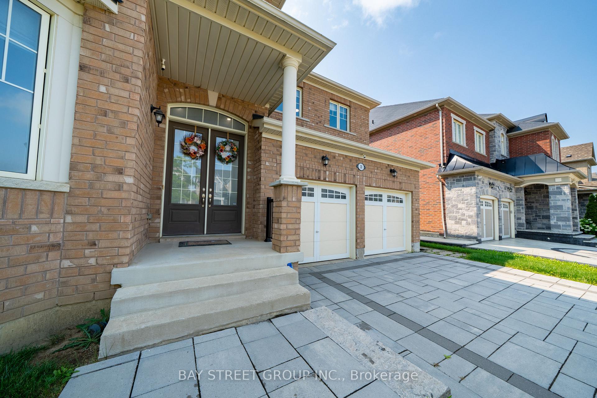 Photo 4 of 31 Woodgate Pines Drive, Vaughan, Kleinburg — HOMEH