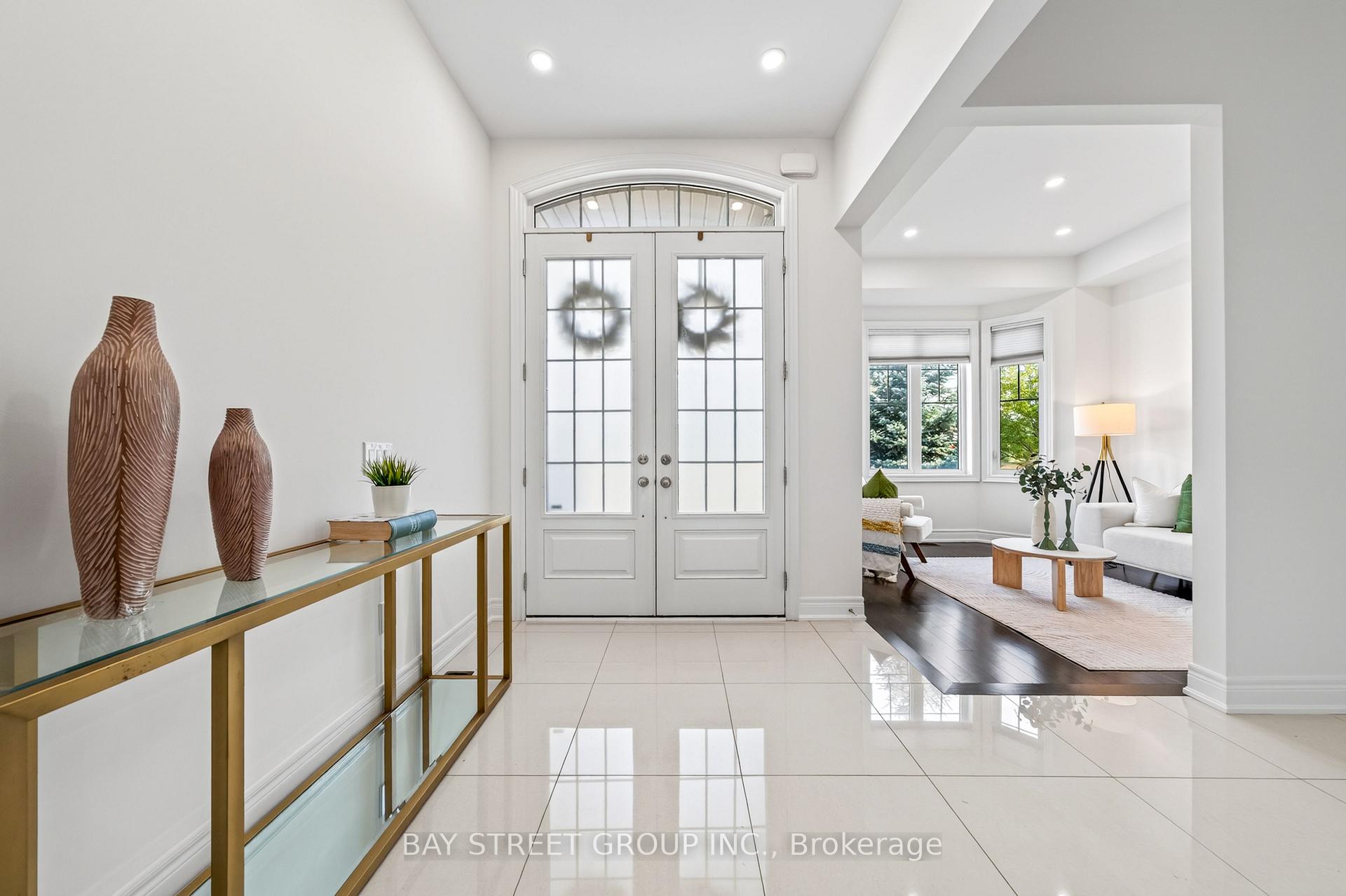 Photo 5 of 31 Woodgate Pines Drive, Vaughan, Kleinburg — HOMEH