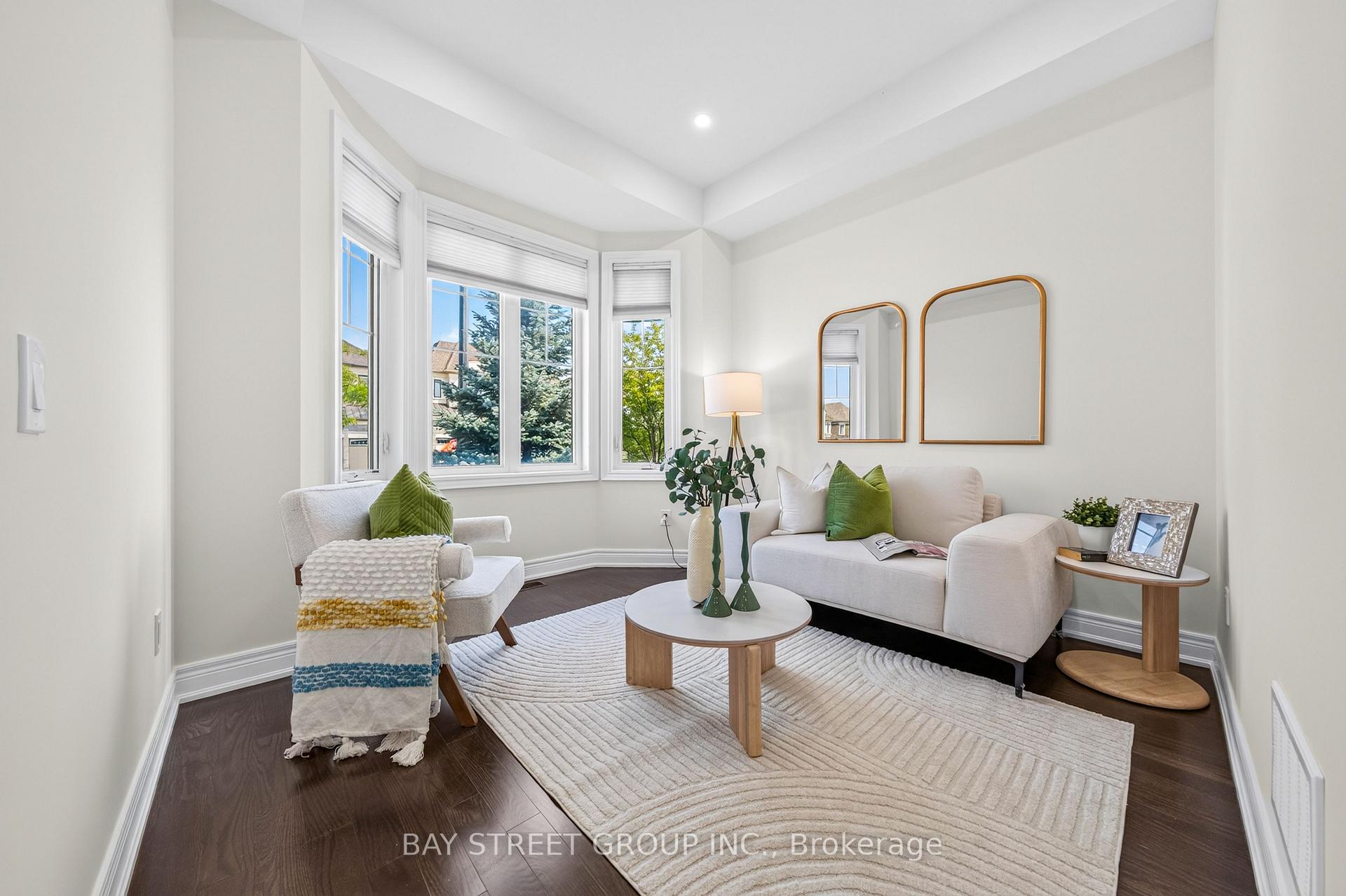 Photo 6 of 31 Woodgate Pines Drive, Vaughan, Kleinburg — HOMEH