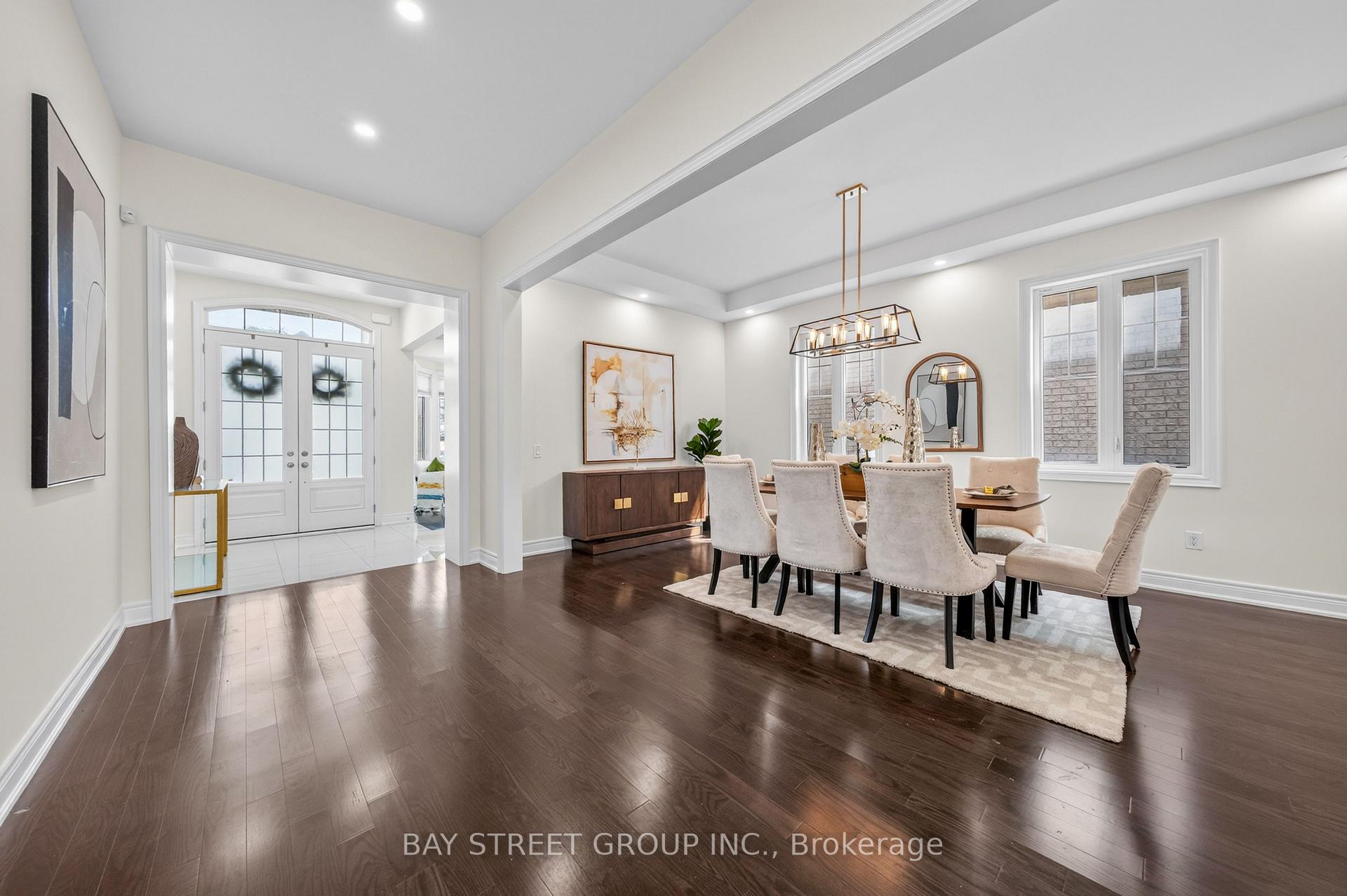 Photo 8 of 31 Woodgate Pines Drive, Vaughan, Kleinburg — HOMEH
