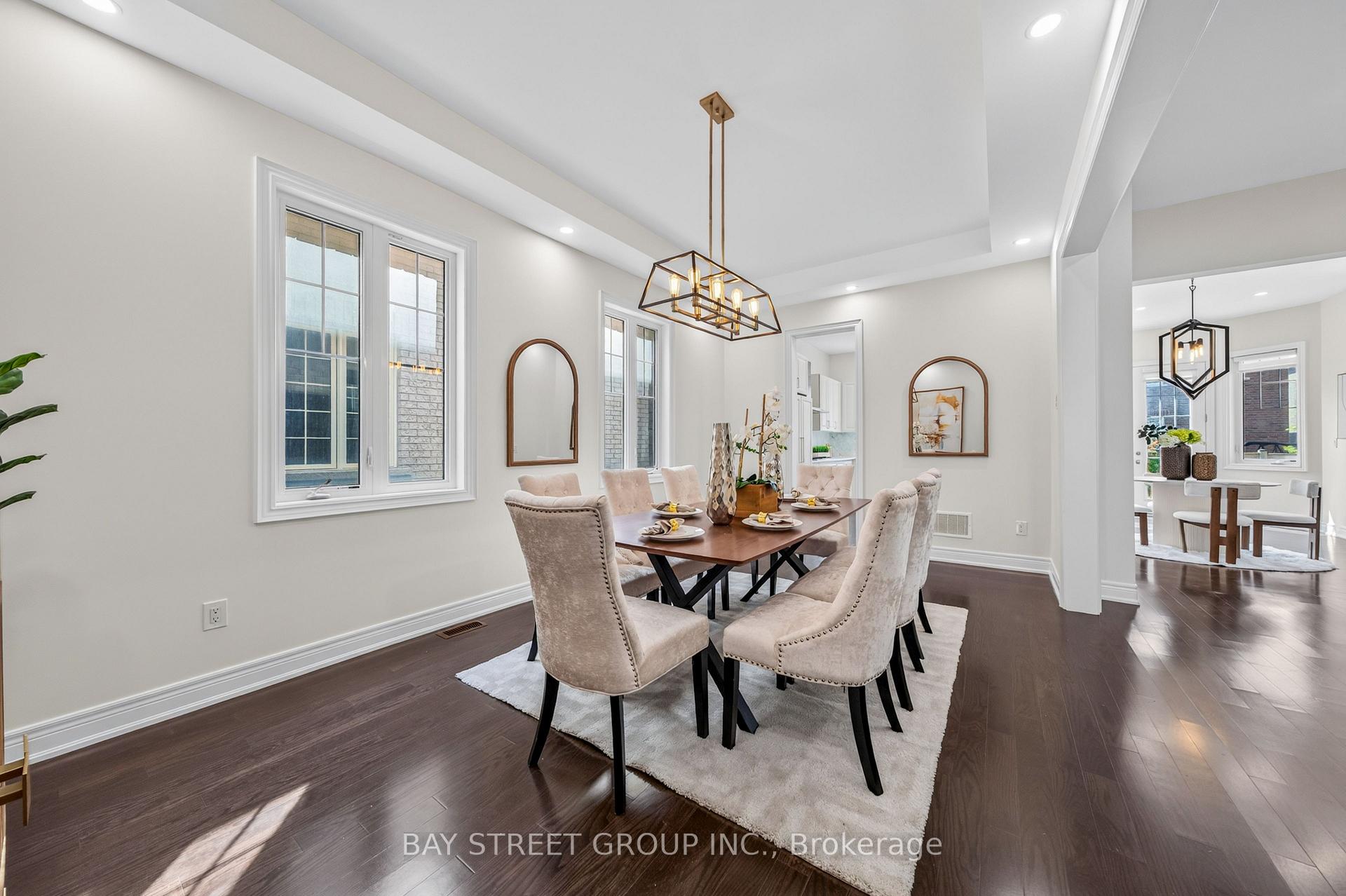 Photo 10 of 31 Woodgate Pines Drive, Vaughan, Kleinburg — HOMEH