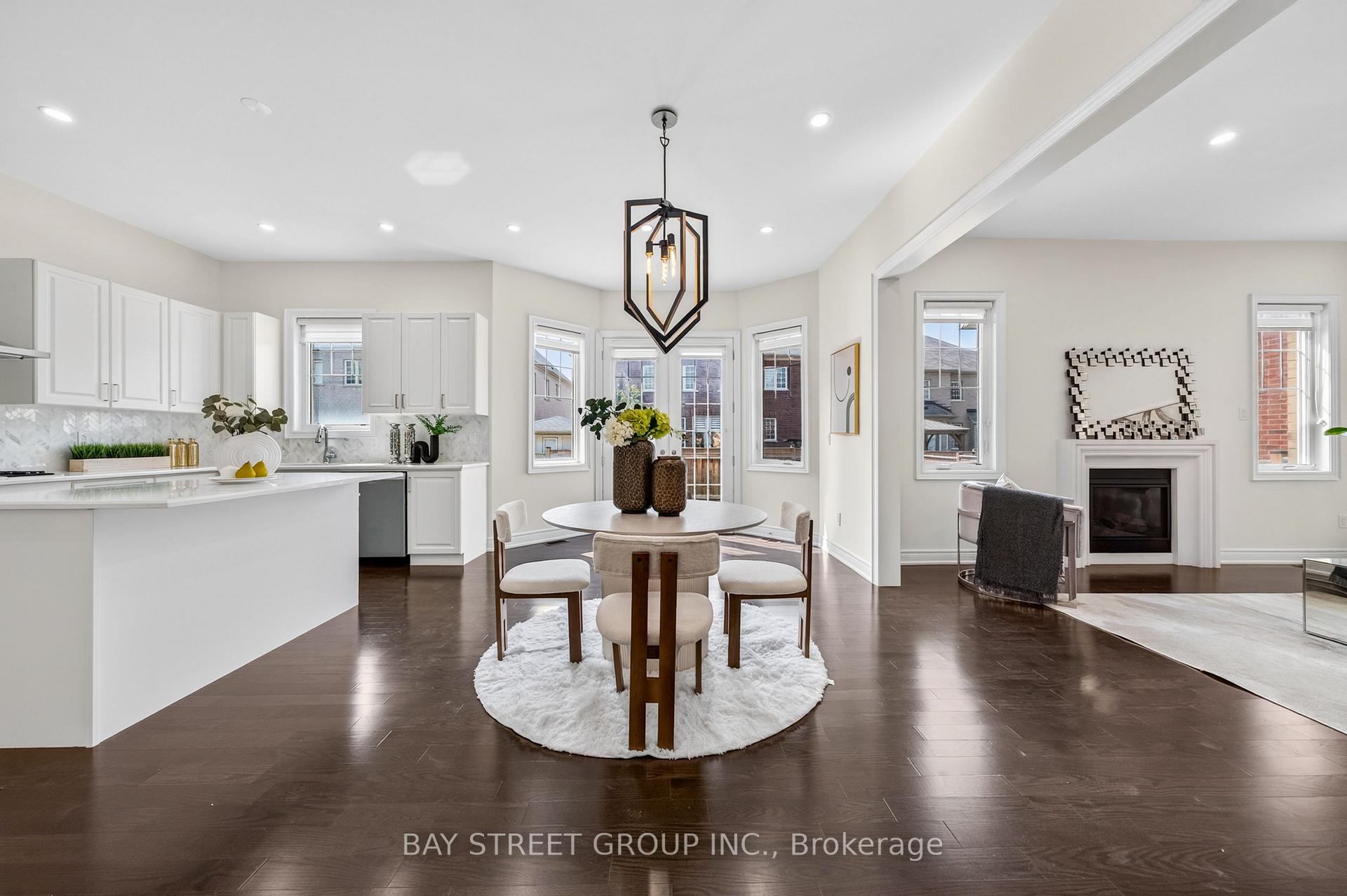 Photo 13 of 31 Woodgate Pines Drive, Vaughan, Kleinburg — HOMEH