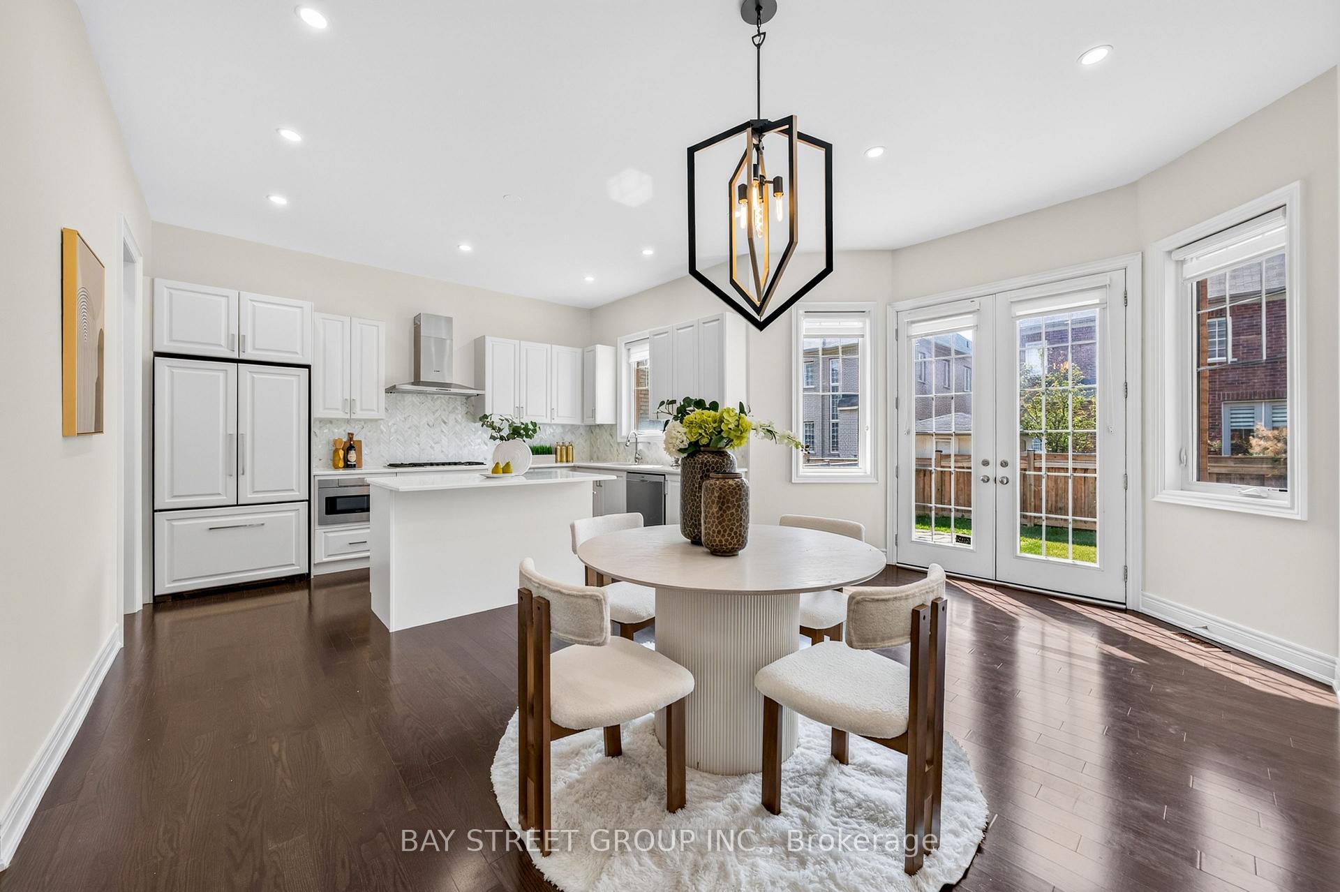 Photo 14 of 31 Woodgate Pines Drive, Vaughan, Kleinburg — HOMEH