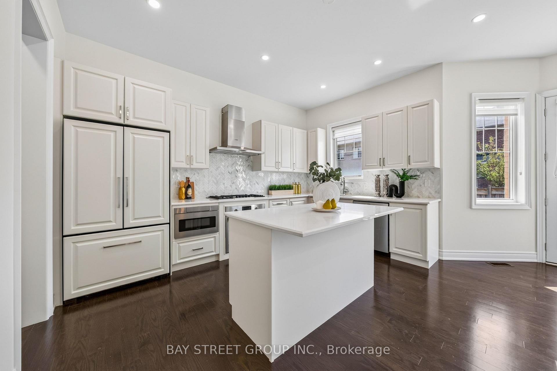 Photo 15 of 31 Woodgate Pines Drive, Vaughan, Kleinburg — HOMEH
