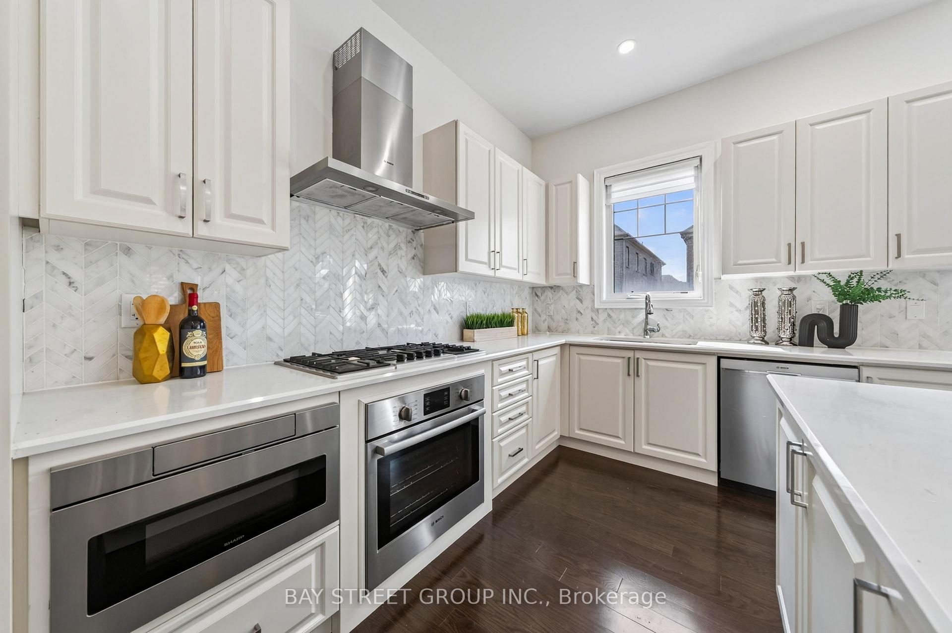 Photo 18 of 31 Woodgate Pines Drive, Vaughan, Kleinburg — HOMEH