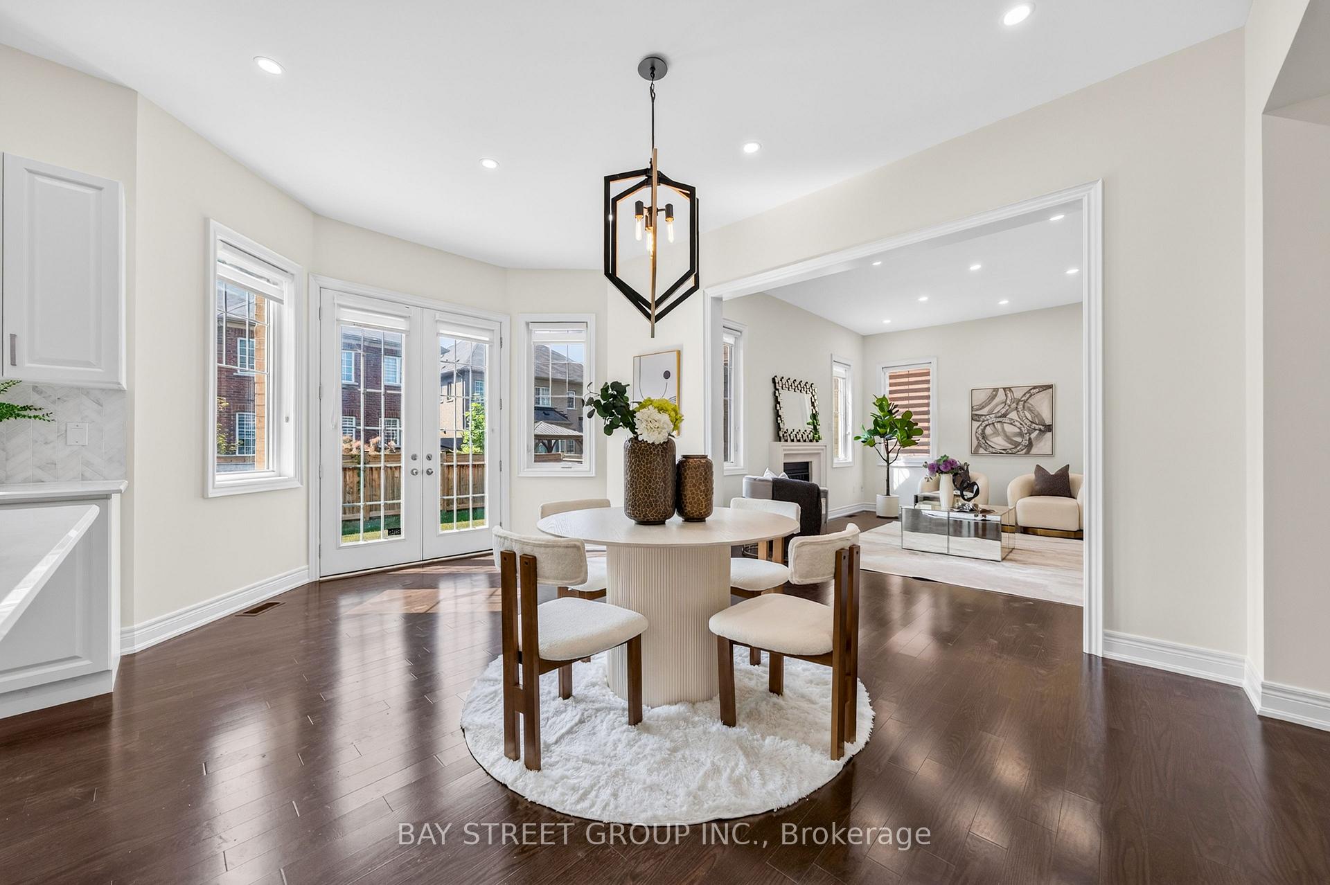 Photo 20 of 31 Woodgate Pines Drive, Vaughan, Kleinburg — HOMEH