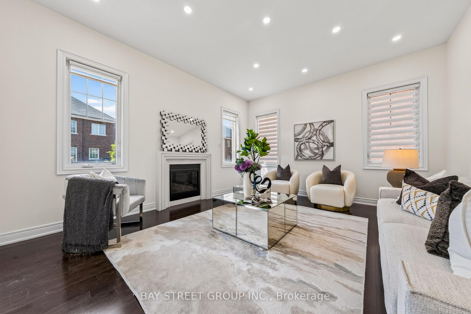 Photo 21 of 31 Woodgate Pines Drive, Vaughan, Kleinburg — HOMEH