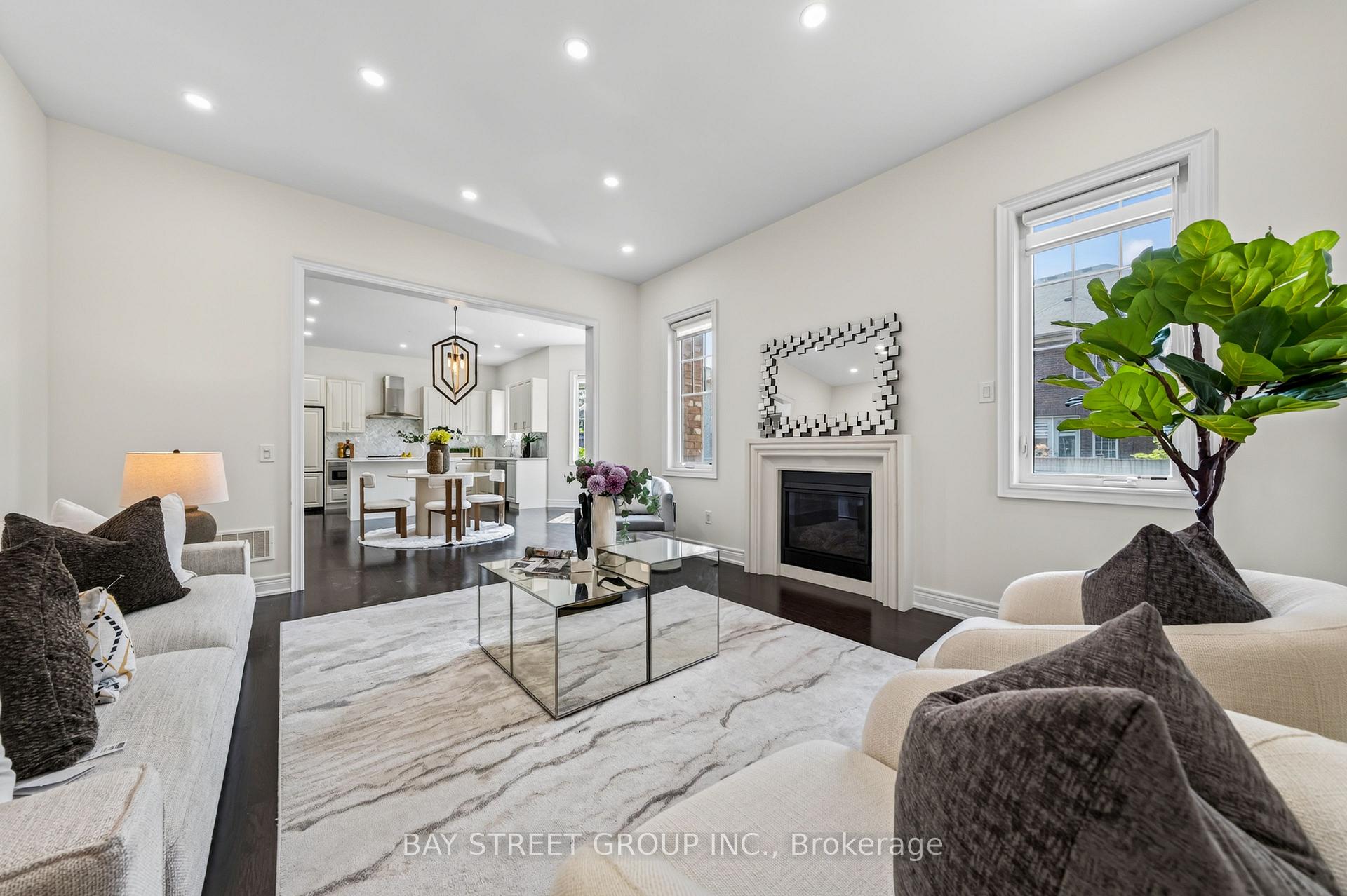 Photo 23 of 31 Woodgate Pines Drive, Vaughan, Kleinburg — HOMEH