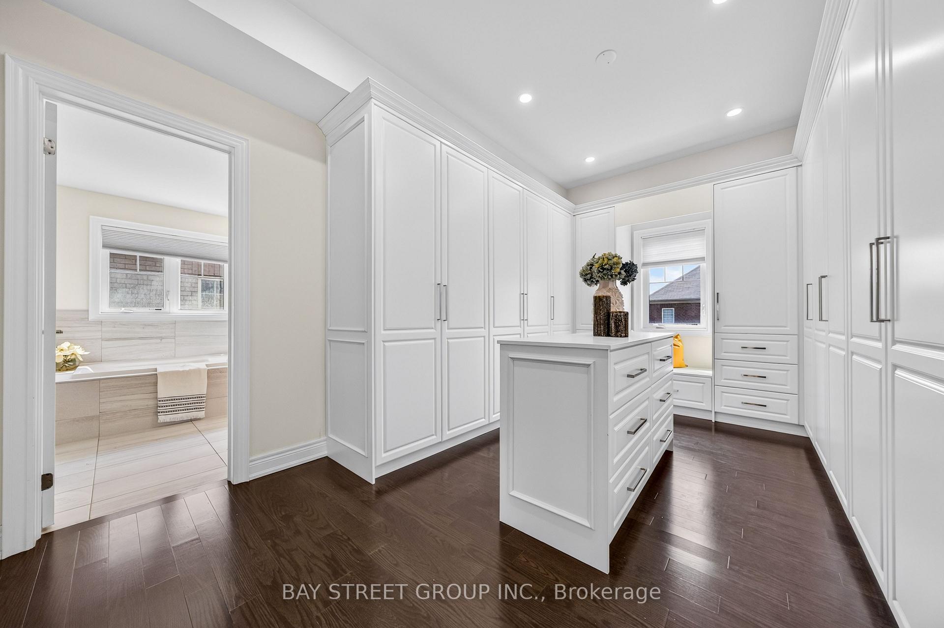 Photo 28 of 31 Woodgate Pines Drive, Vaughan, Kleinburg — HOMEH