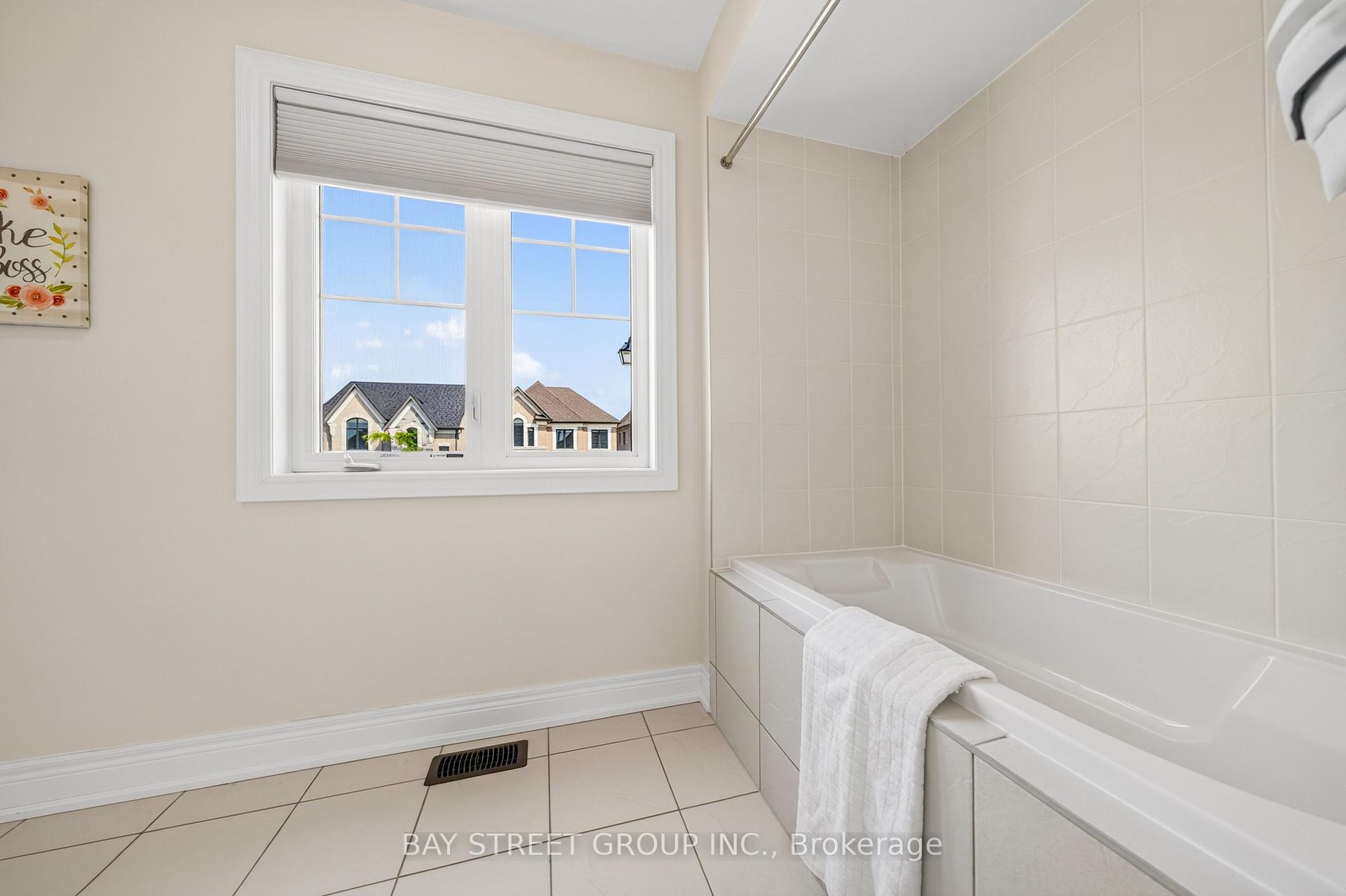 Photo 34 of 31 Woodgate Pines Drive, Vaughan, Kleinburg — HOMEH
