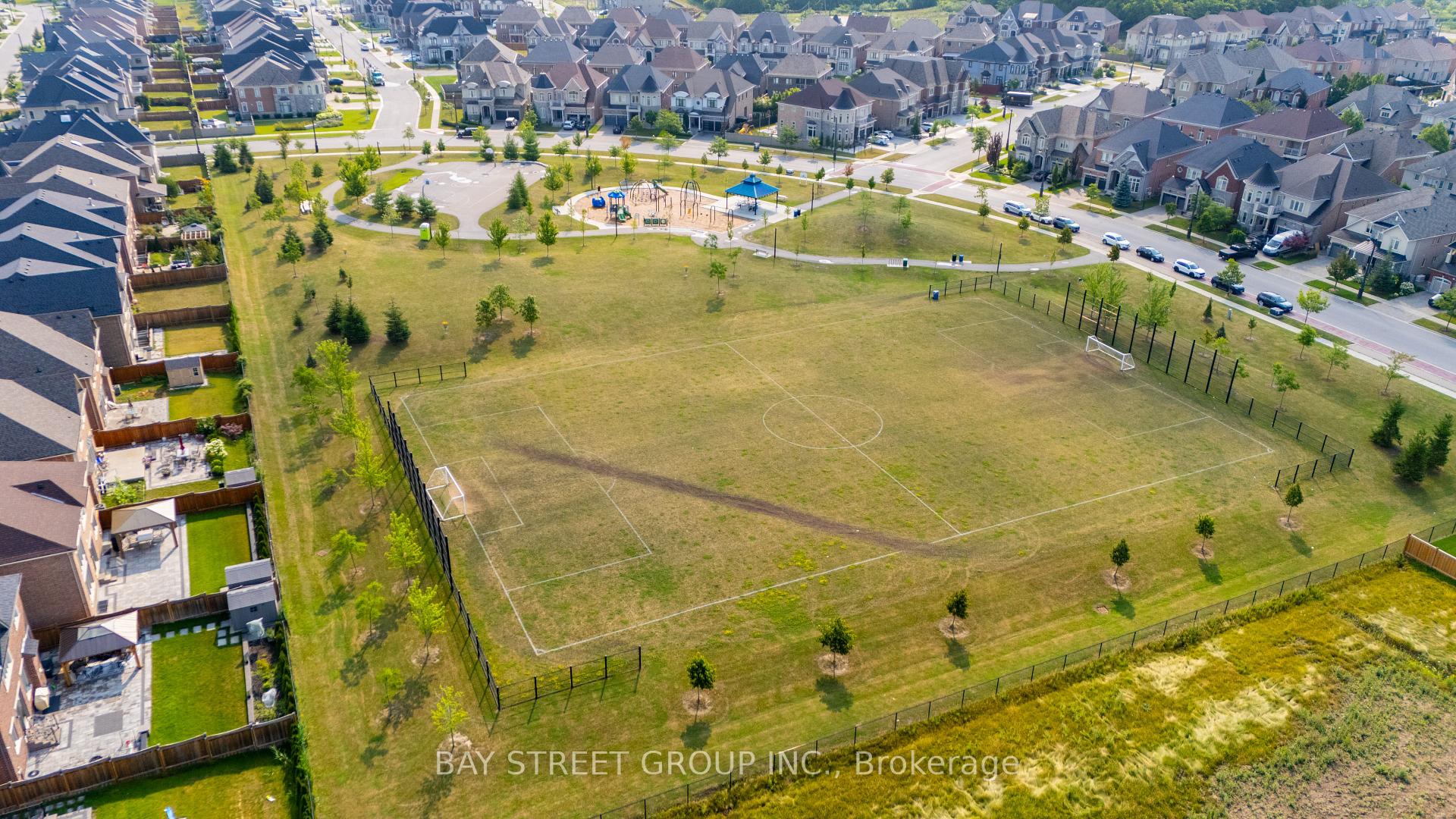 Photo 45 of 31 Woodgate Pines Drive, Vaughan, Kleinburg — HOMEH