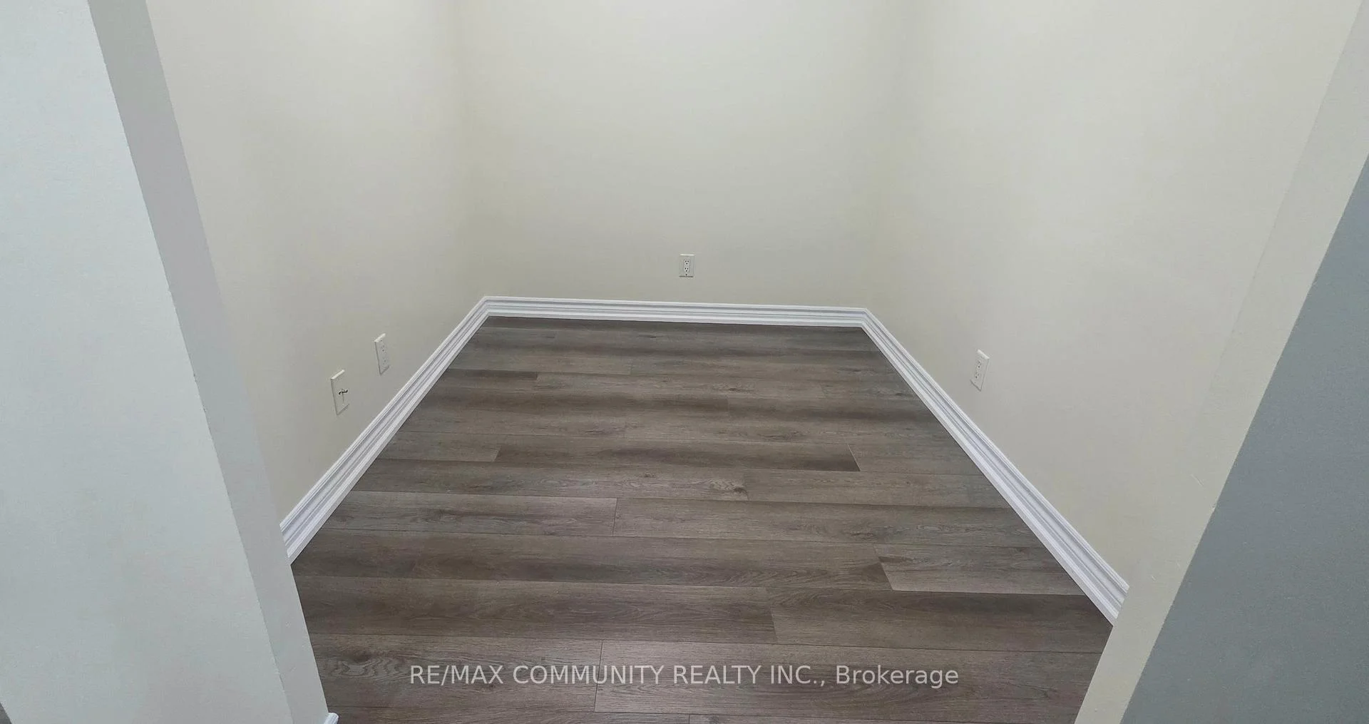Photo 8 of Unit 304, 1 Elm Drive W, Mississauga, City Centre — HOMEH