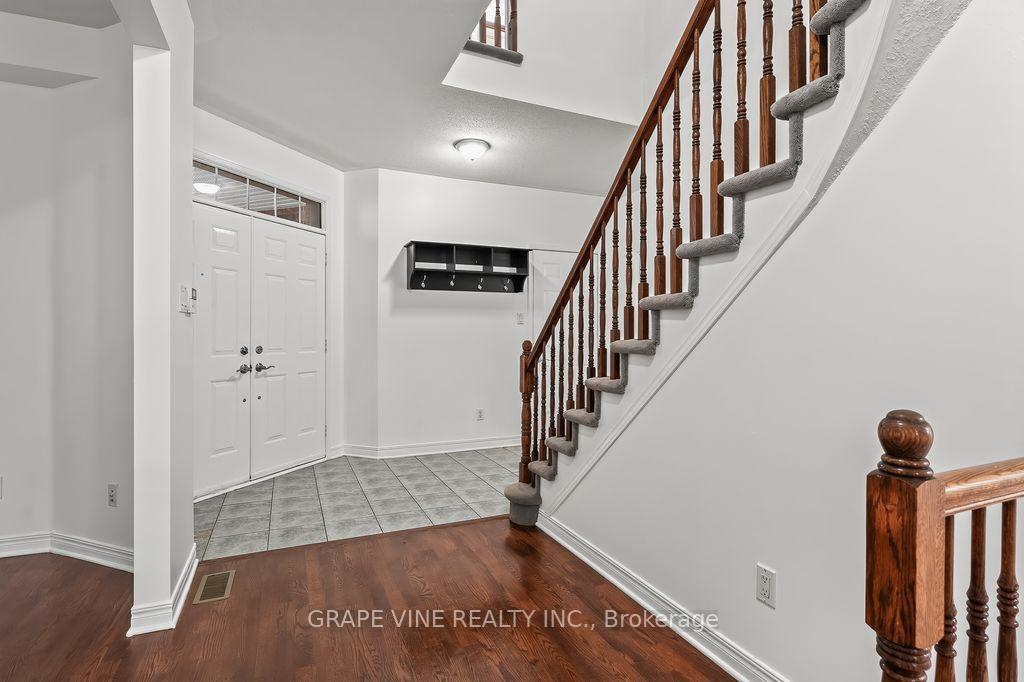Photo 5 of 105 Rowallen Place, Ottawa, Hunt Club Park/Greenboro — HOMEH