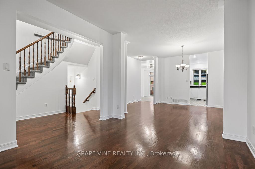 Photo 7 of 105 Rowallen Place, Ottawa, Hunt Club Park/Greenboro — HOMEH