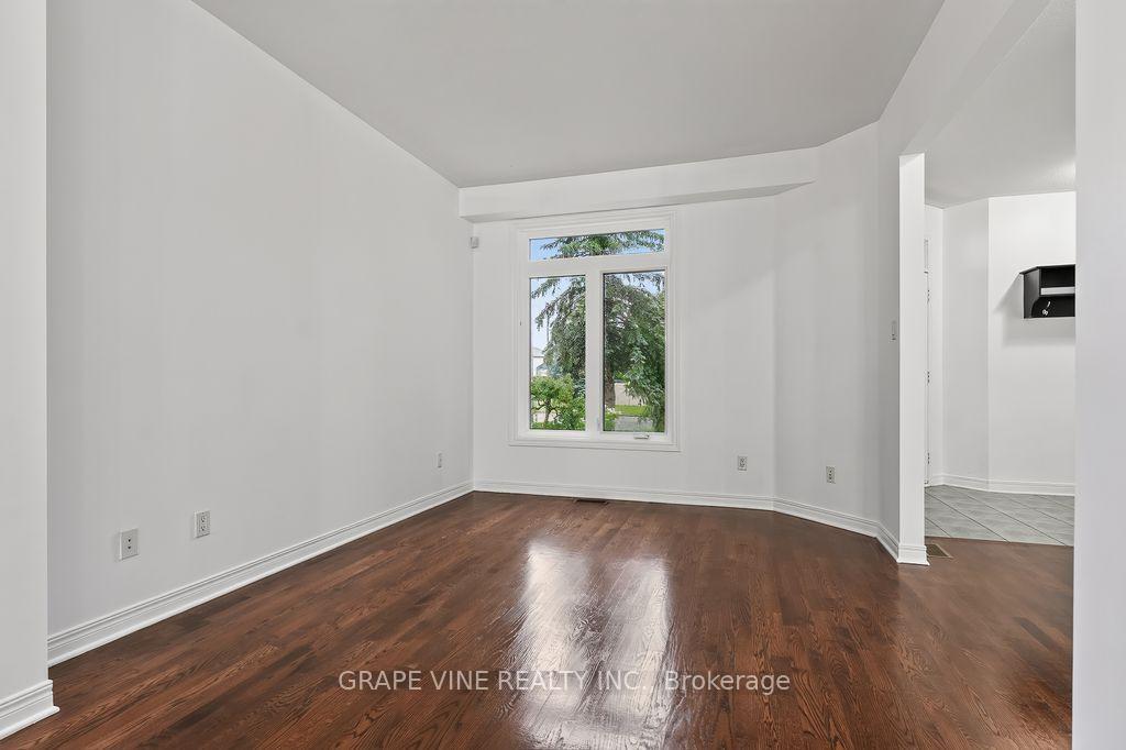 Photo 11 of 105 Rowallen Place, Ottawa, Hunt Club Park/Greenboro — HOMEH