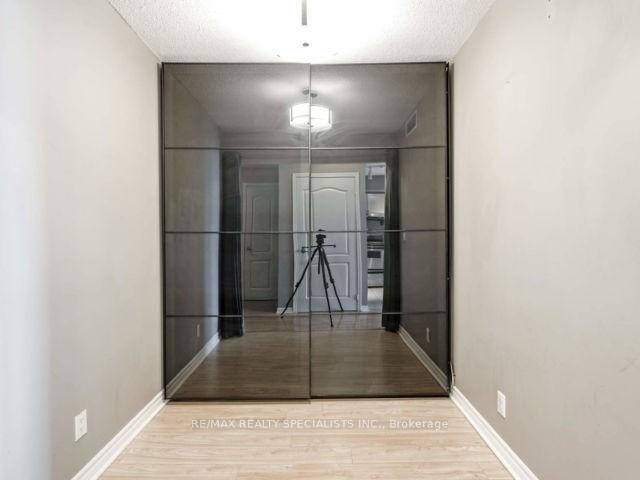 Photo 4 of Unit 1801, 1 Elm Drive, Mississauga, City Centre — HOMEH