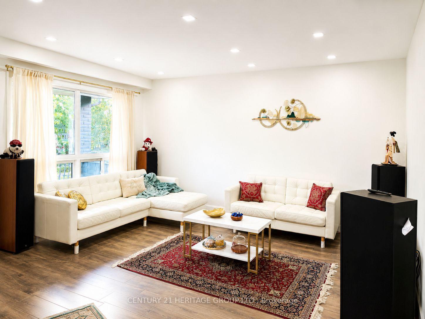 Photo 3 of 124 Regina Avenue, Toronto, Englemount-Lawrence — HOMEH