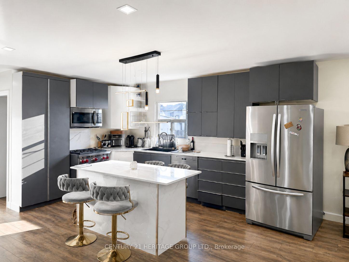 Photo 4 of 124 Regina Avenue, Toronto, Englemount-Lawrence — HOMEH