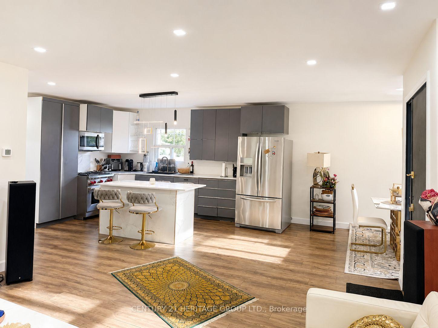 Photo 5 of 124 Regina Avenue, Toronto, Englemount-Lawrence — HOMEH