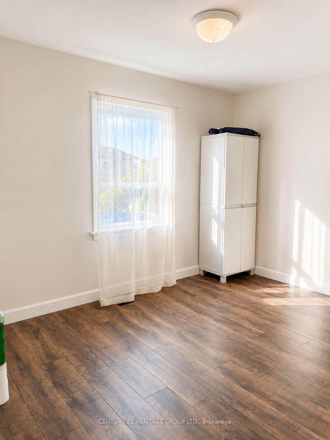 Photo 6 of 124 Regina Avenue, Toronto, Englemount-Lawrence — HOMEH