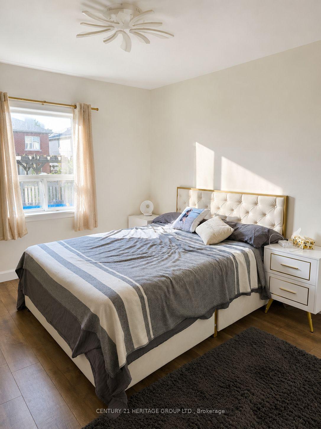 Photo 11 of 124 Regina Avenue, Toronto, Englemount-Lawrence — HOMEH