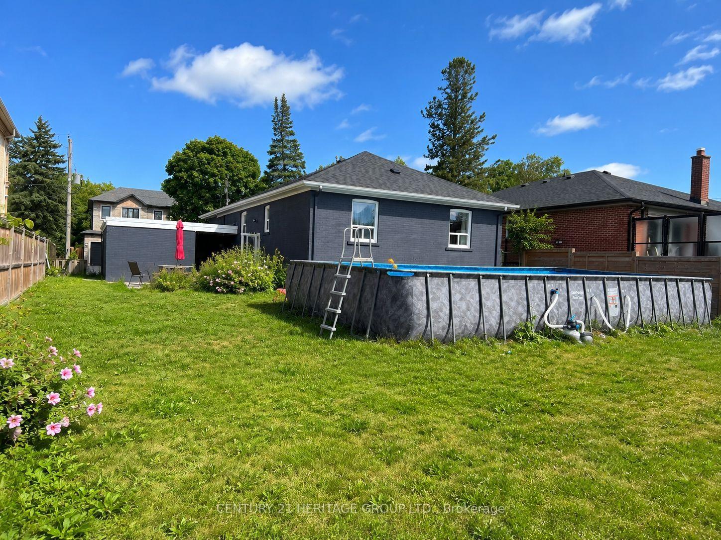 Photo 12 of 124 Regina Avenue, Toronto, Englemount-Lawrence — HOMEH
