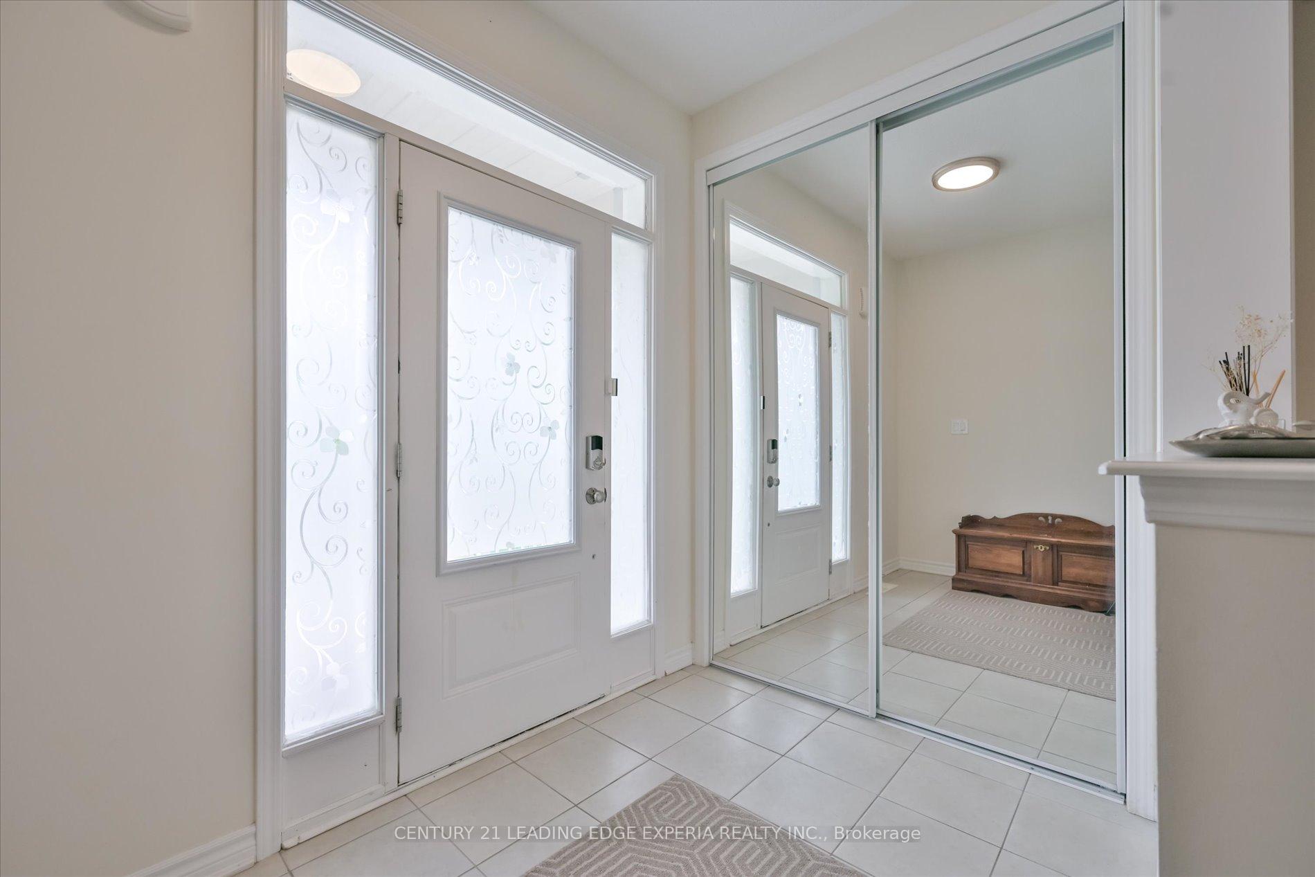 Photo 4 of 209 Baber Crescent, Aurora, Rural Aurora — HOMEH