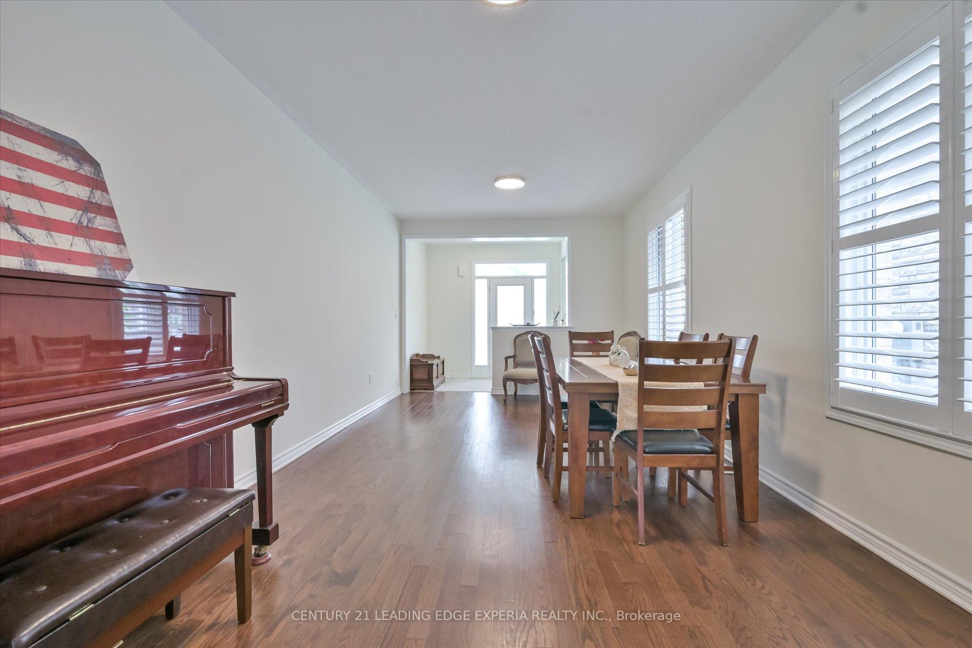 Photo 7 of 209 Baber Crescent, Aurora, Rural Aurora — HOMEH
