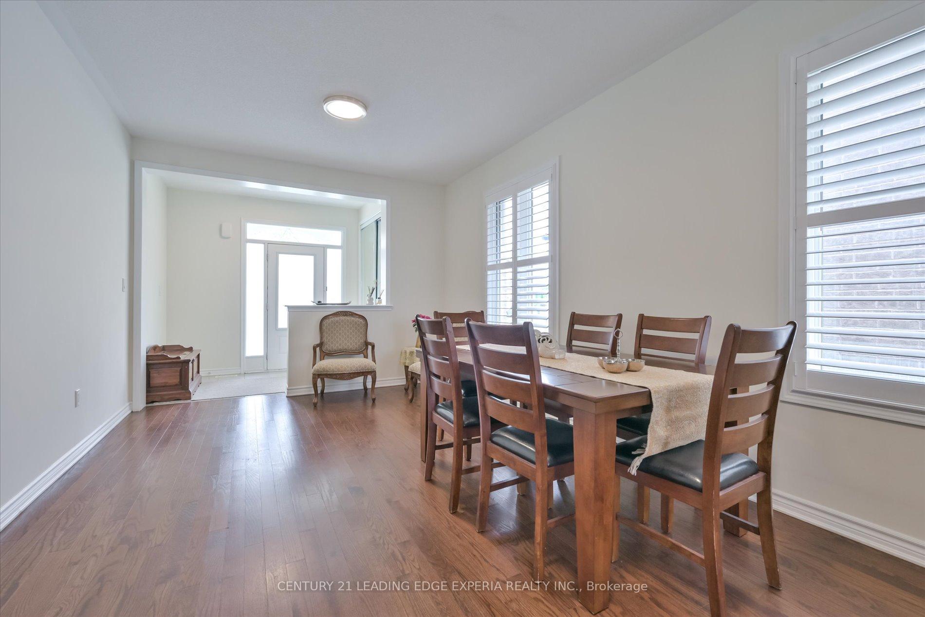 Photo 8 of 209 Baber Crescent, Aurora, Rural Aurora — HOMEH