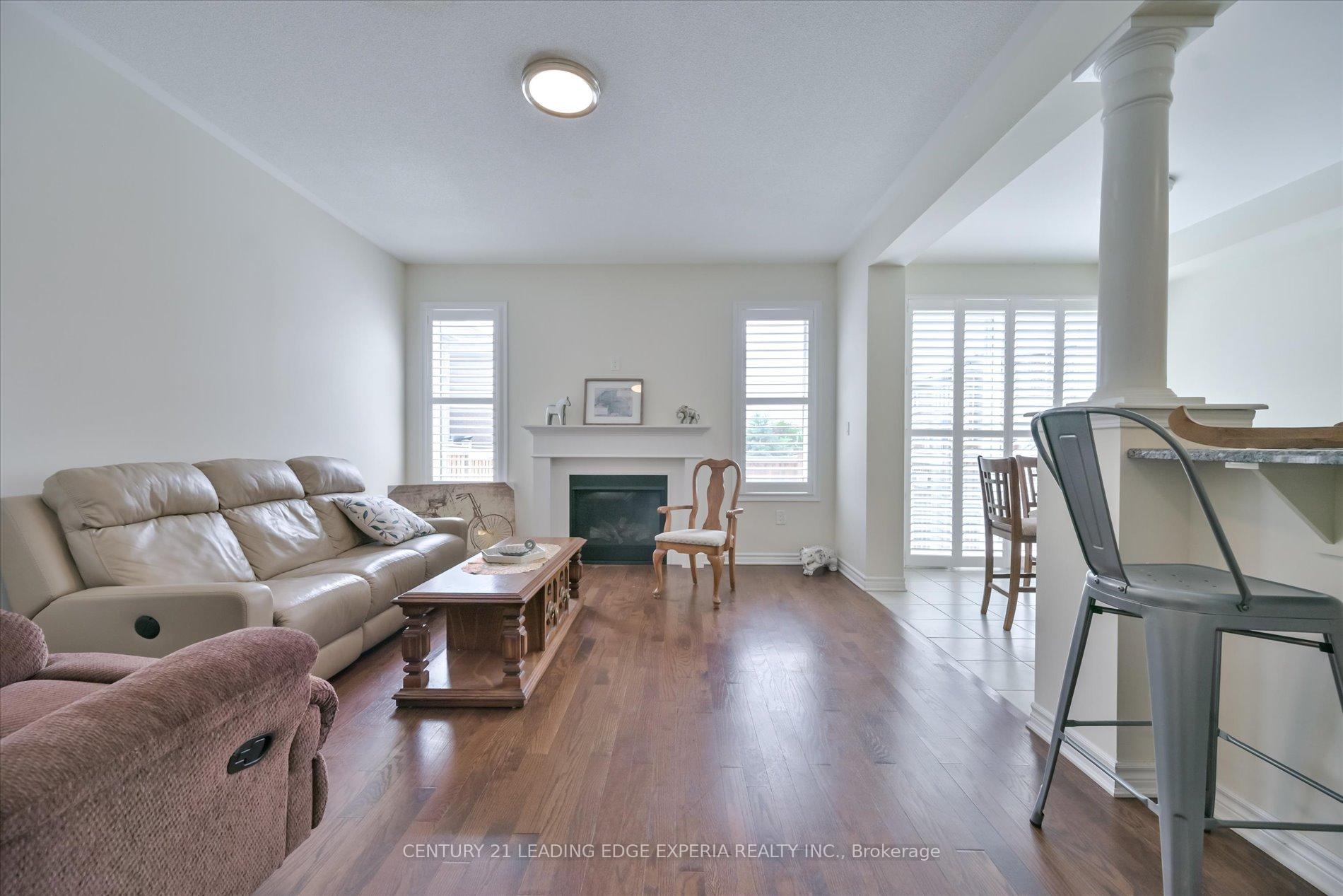Photo 10 of 209 Baber Crescent, Aurora, Rural Aurora — HOMEH