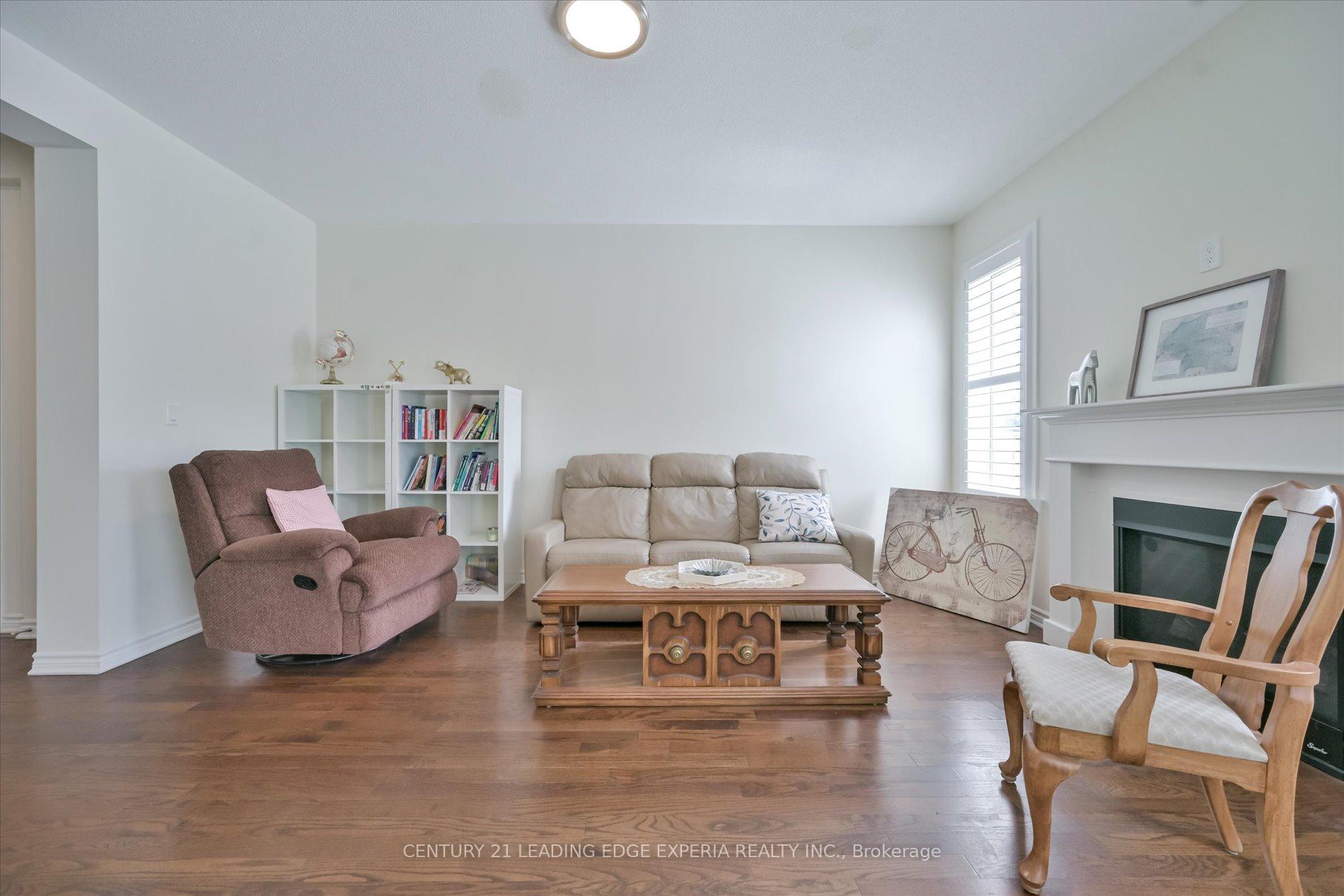 Photo 11 of 209 Baber Crescent, Aurora, Rural Aurora — HOMEH