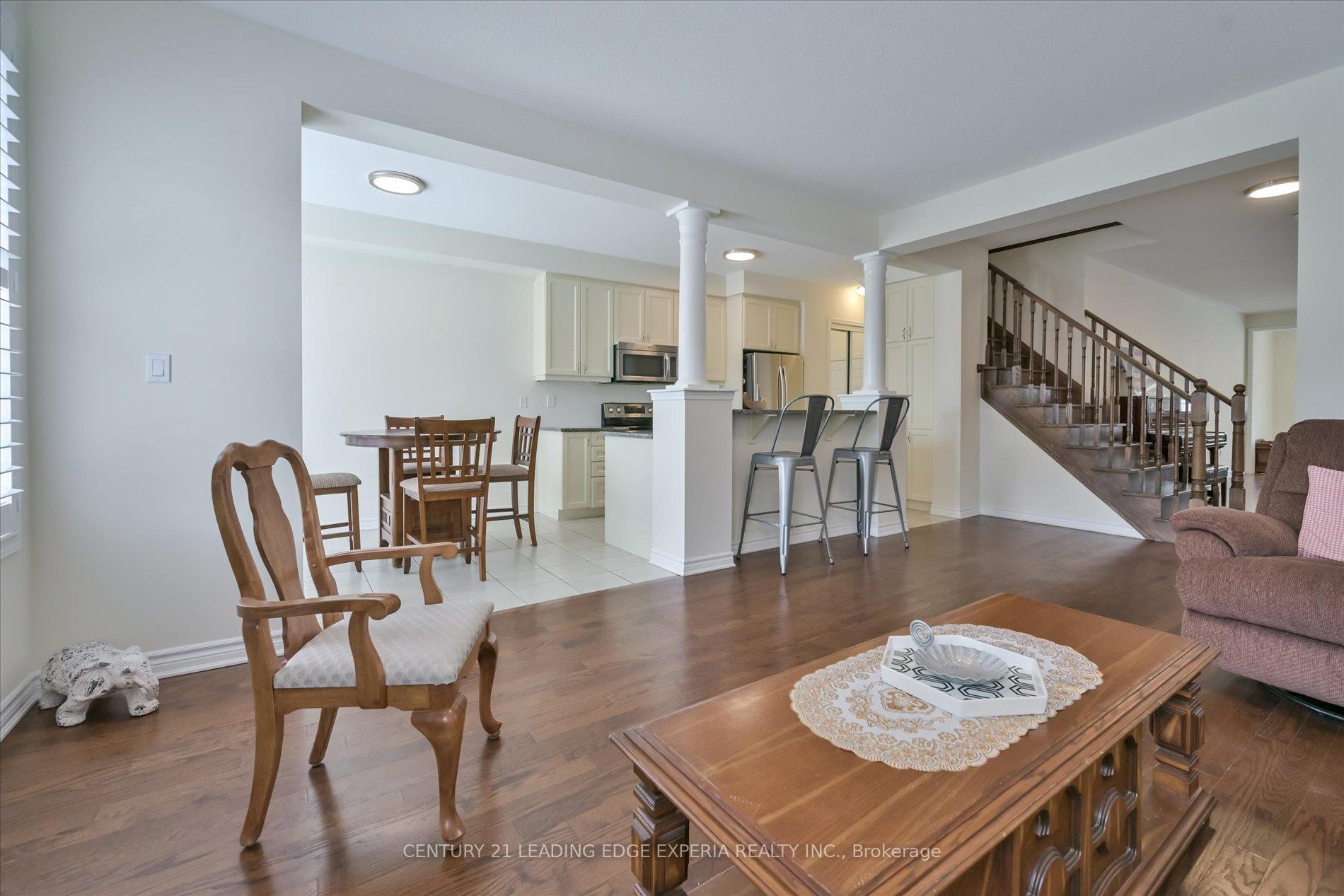 Photo 12 of 209 Baber Crescent, Aurora, Rural Aurora — HOMEH