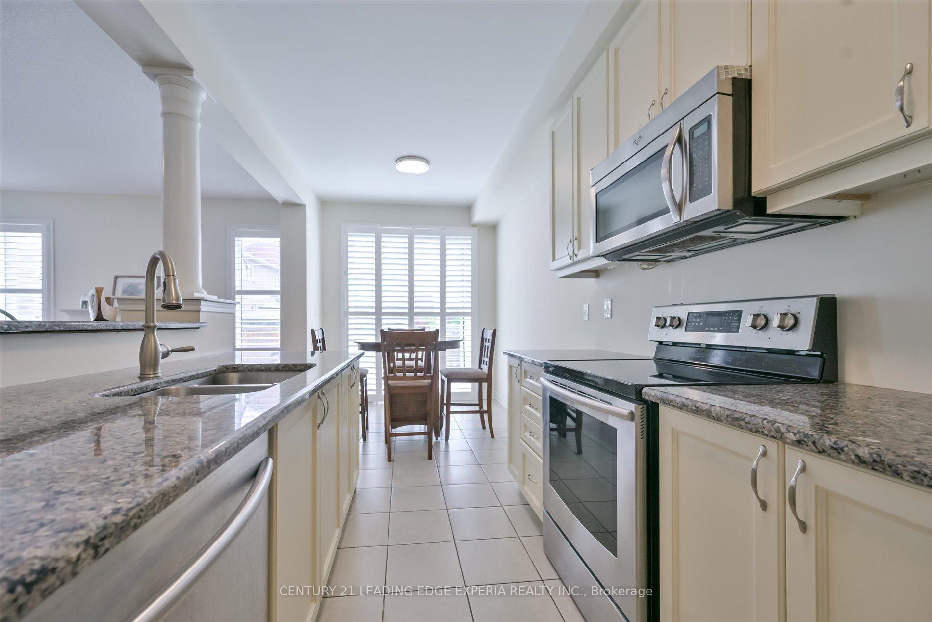 Photo 15 of 209 Baber Crescent, Aurora, Rural Aurora — HOMEH