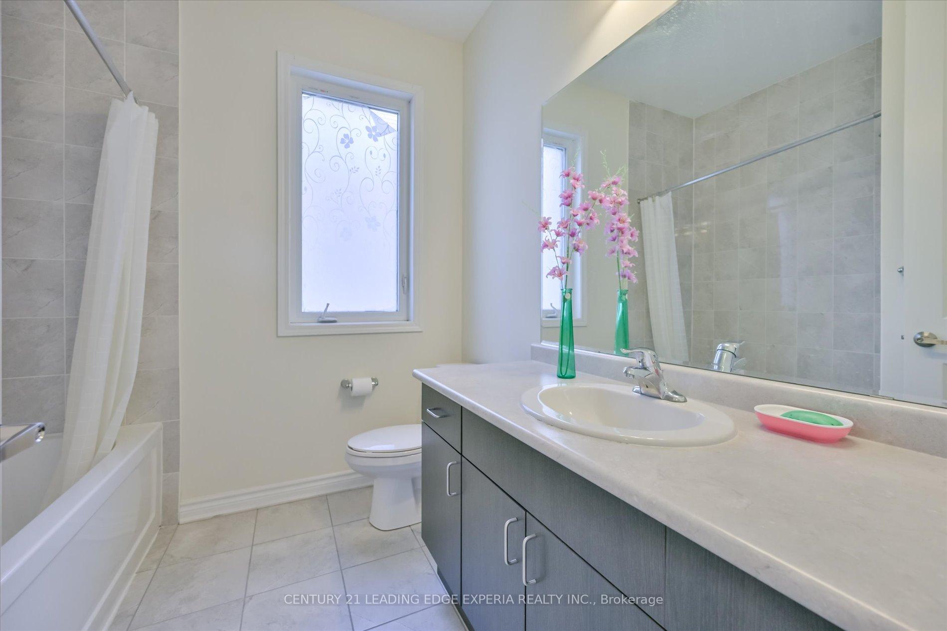 Photo 29 of 209 Baber Crescent, Aurora, Rural Aurora — HOMEH