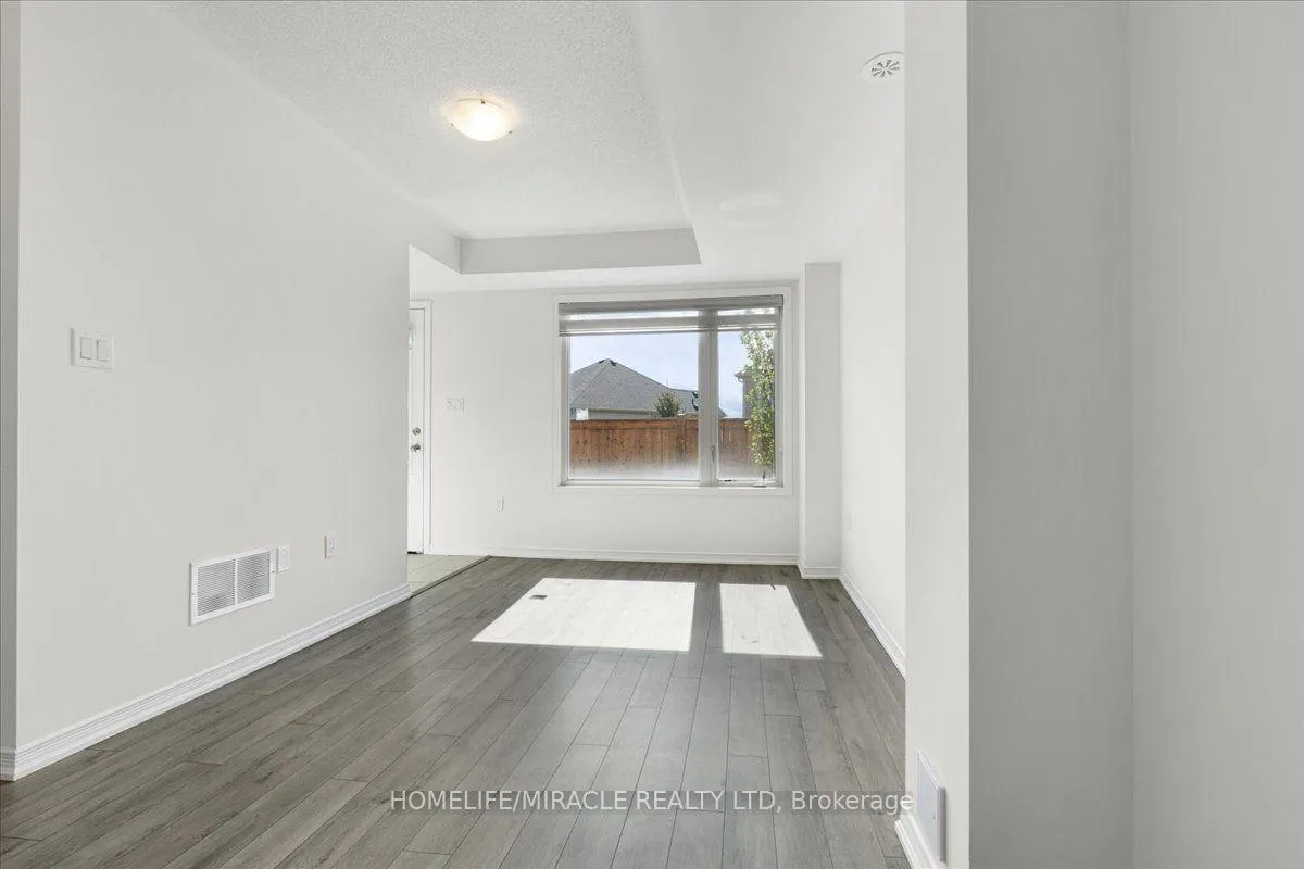 Photo 4 of 1392 Coral Springs Path, Oshawa, Taunton — HOMEH
