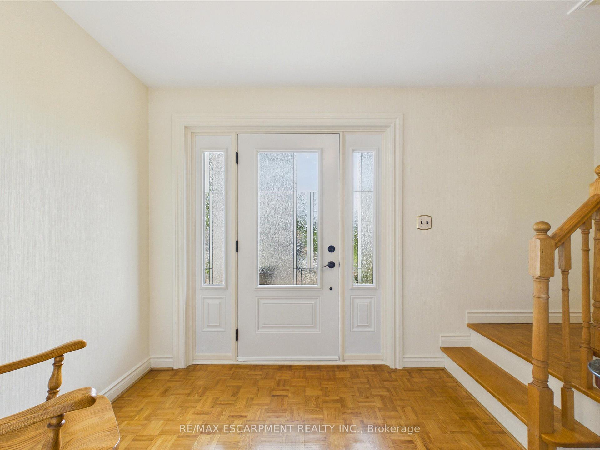 Photo 5 of 39 Orma Drive, Orillia — HOMEH