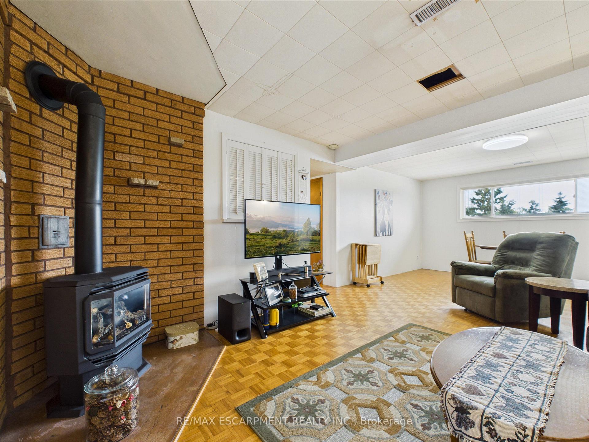 Photo 10 of 39 Orma Drive, Orillia — HOMEH