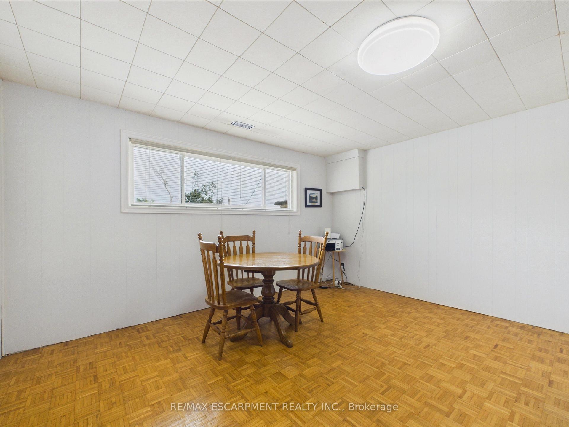 Photo 11 of 39 Orma Drive, Orillia — HOMEH