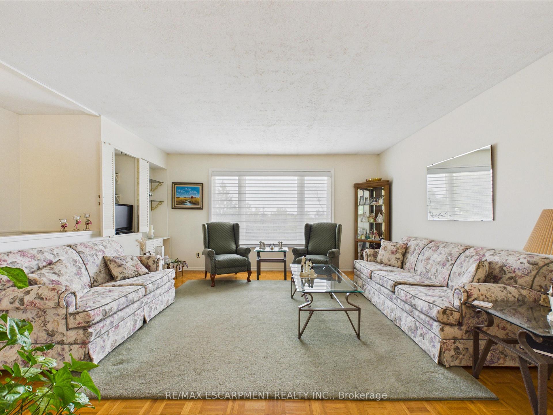 Photo 15 of 39 Orma Drive, Orillia — HOMEH