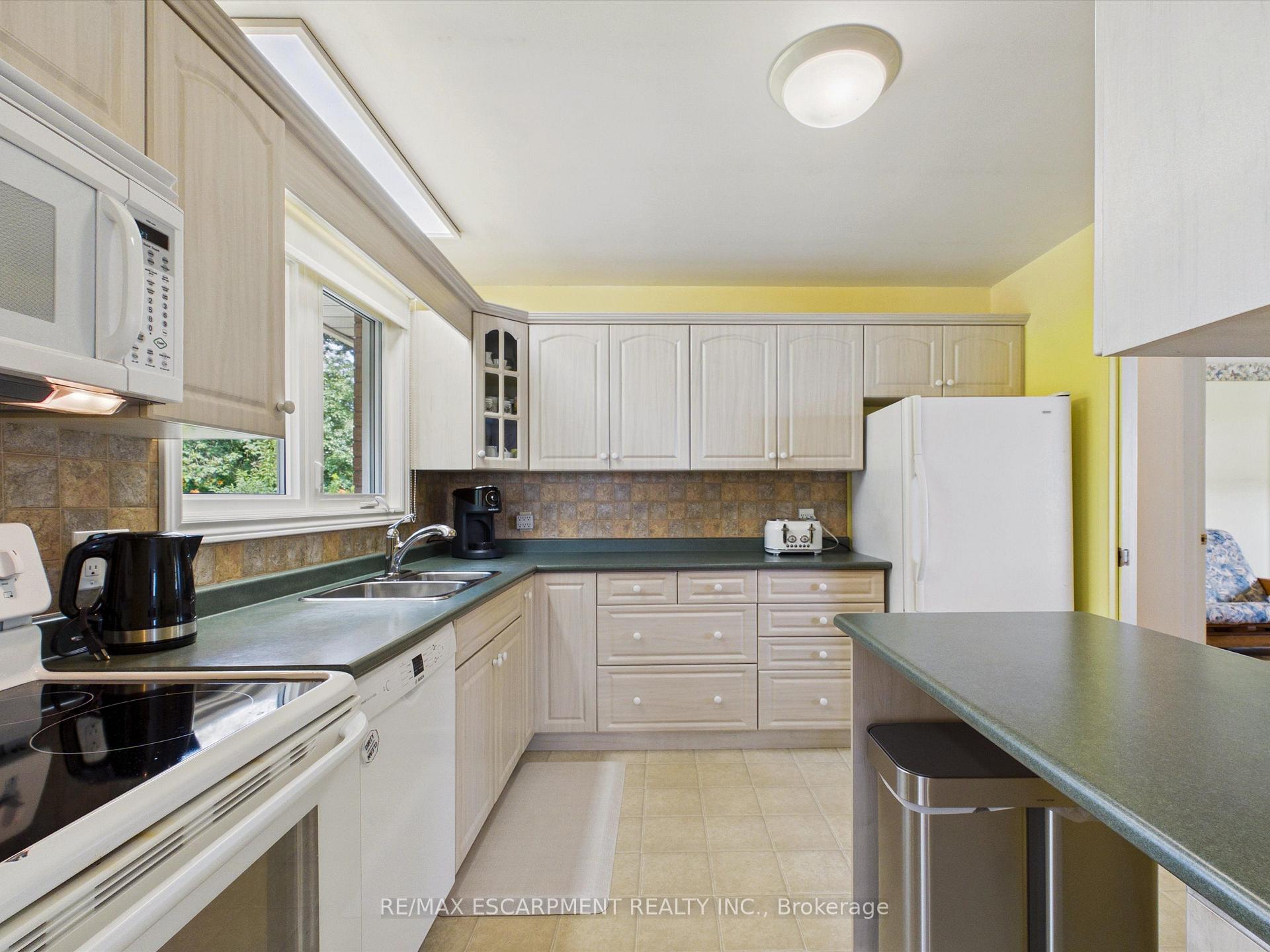 Photo 19 of 39 Orma Drive, Orillia — HOMEH