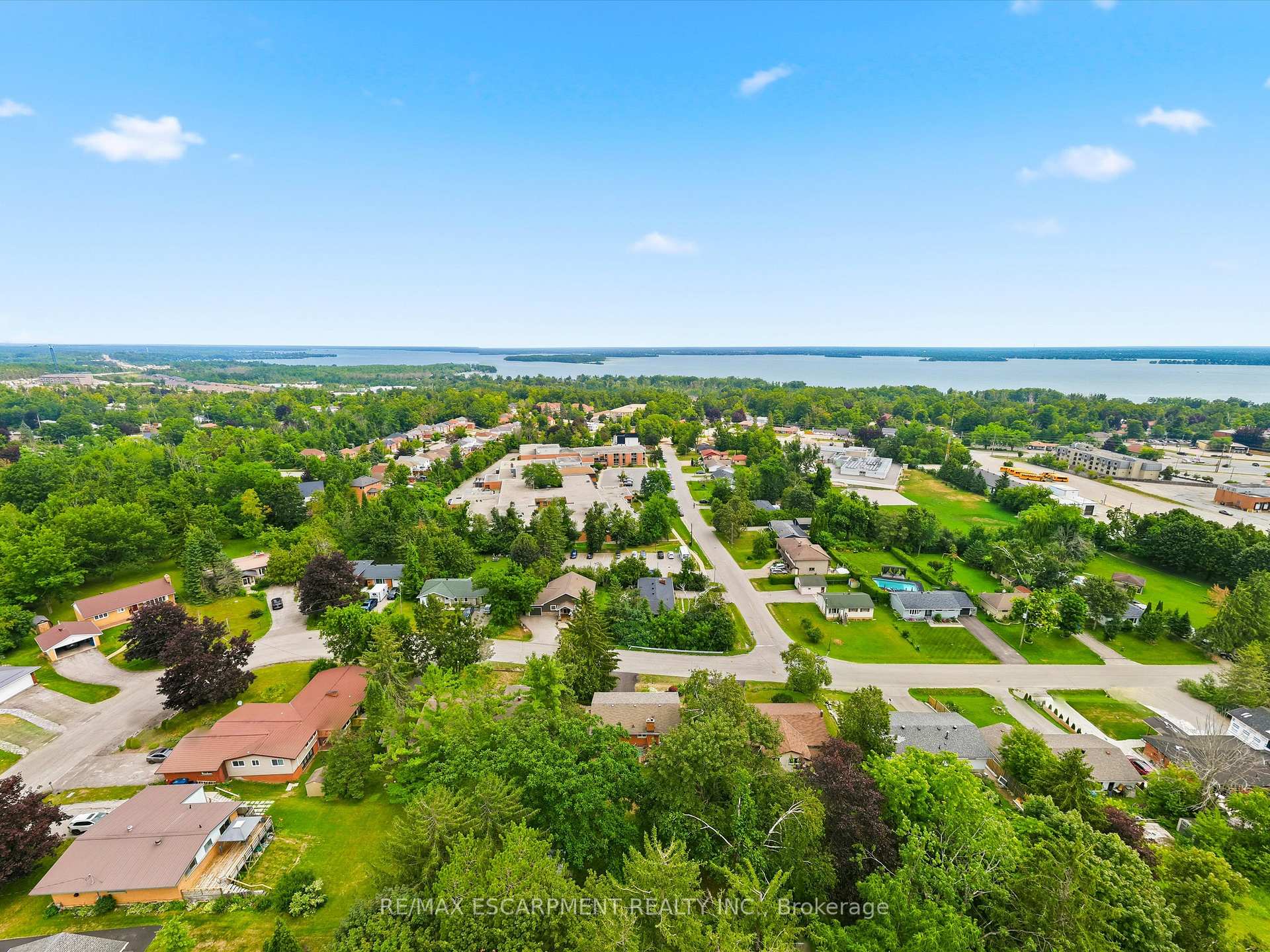 Photo 38 of 39 Orma Drive, Orillia — HOMEH