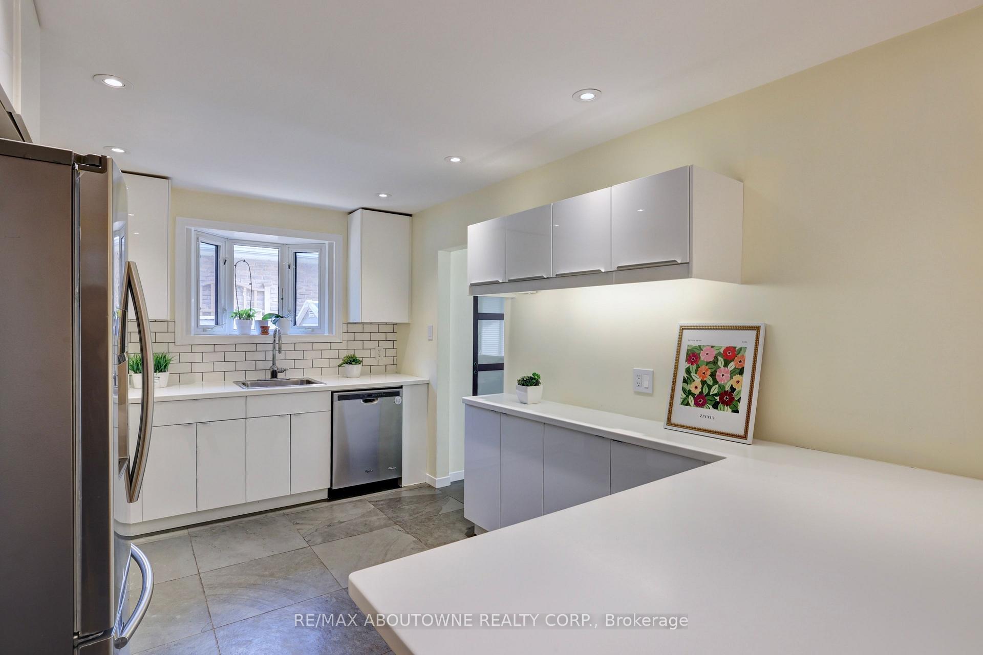 Photo 12 of 497 Anthony Drive, Oakville, Old Oakville — HOMEH