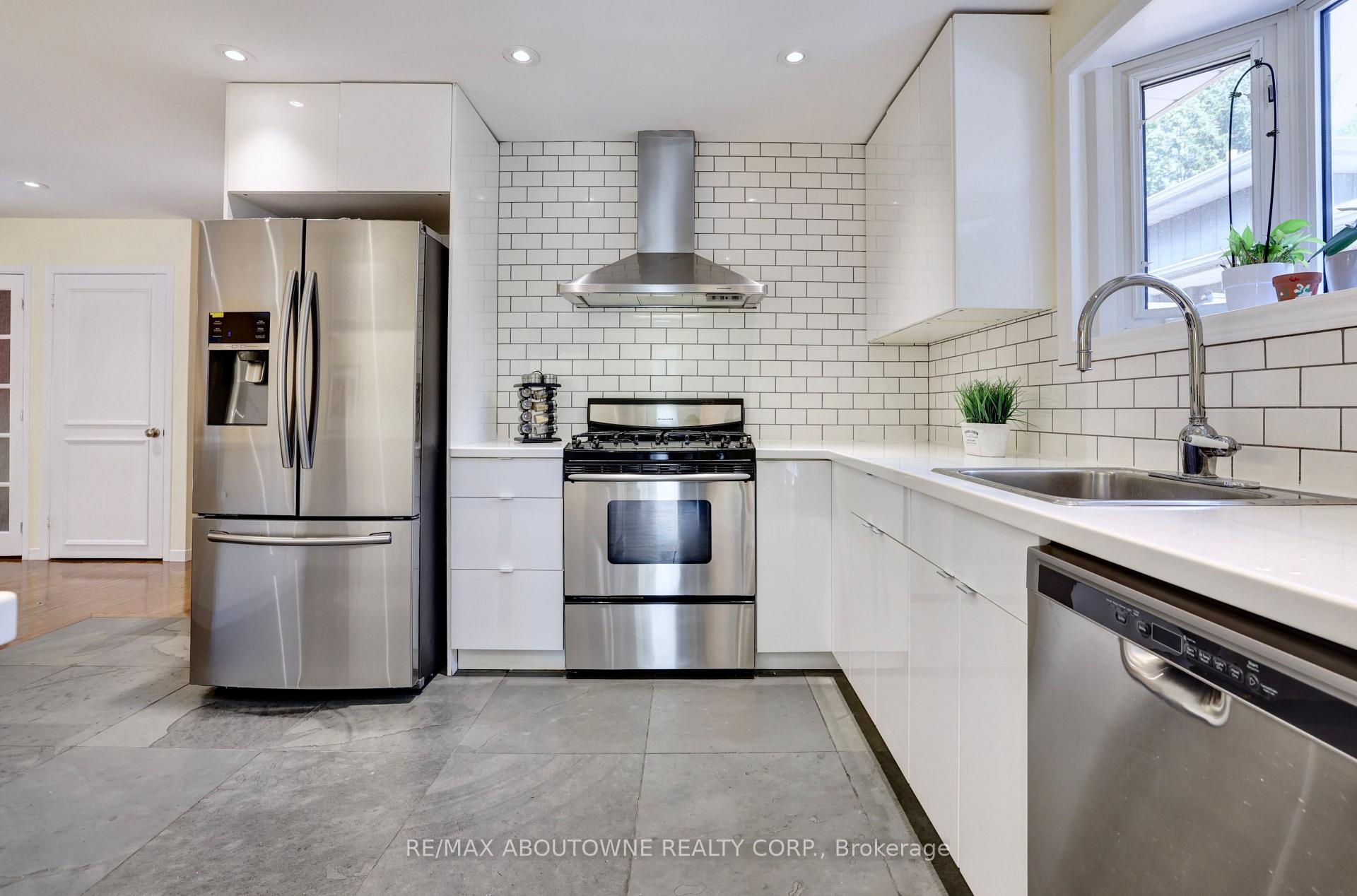 Photo 13 of 497 Anthony Drive, Oakville, Old Oakville — HOMEH