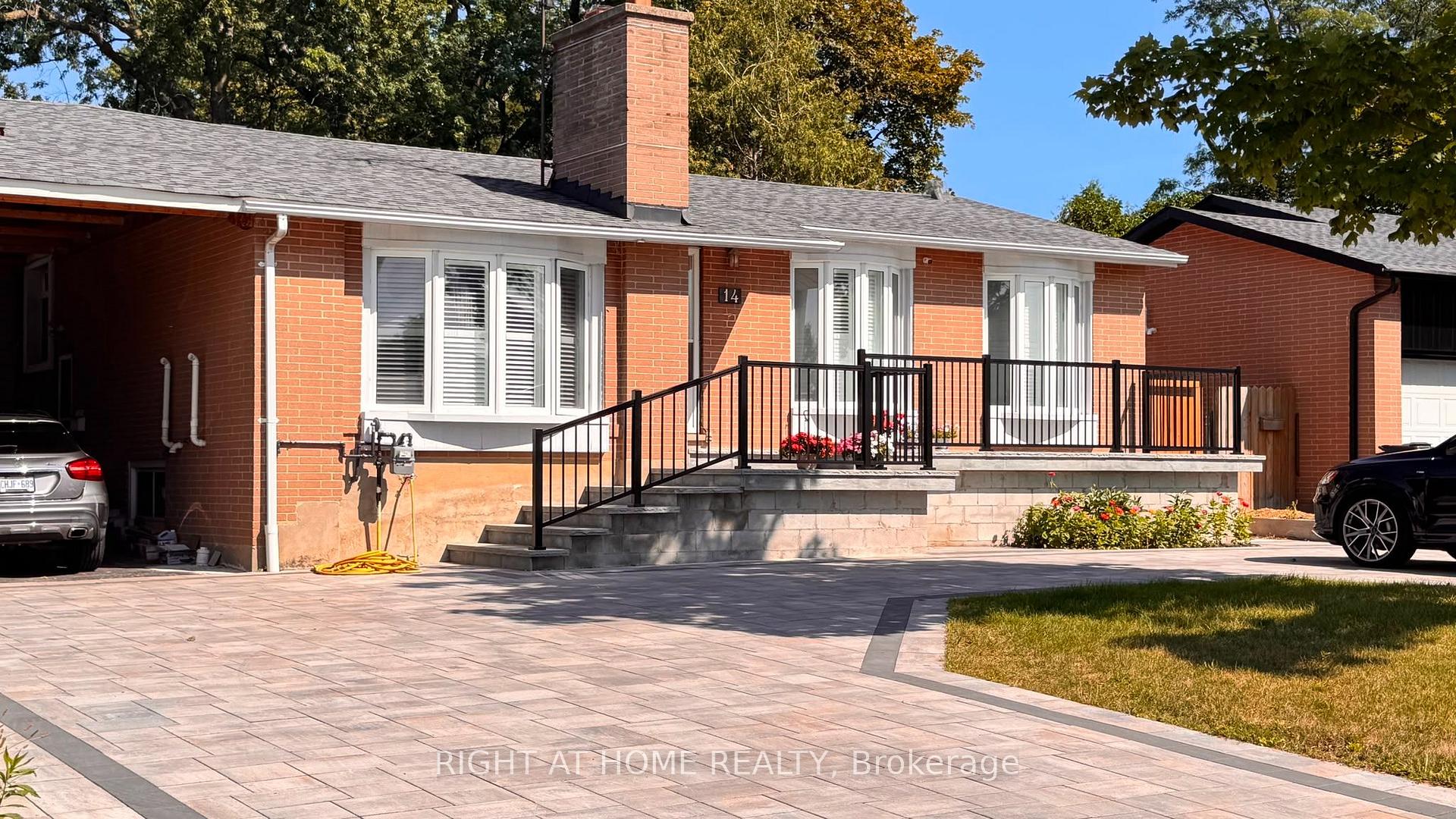 Photo 1 of 14 Ptarmigan, Lower, Unit#2 Crescent, North York, Parkwoods-Donalda — HOMEH