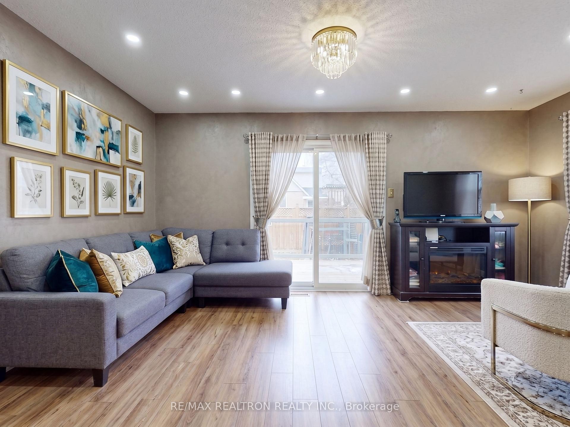 Photo 4 of 159 Patterson Street, Newmarket, Huron Heights-Leslie Valley — HOMEH