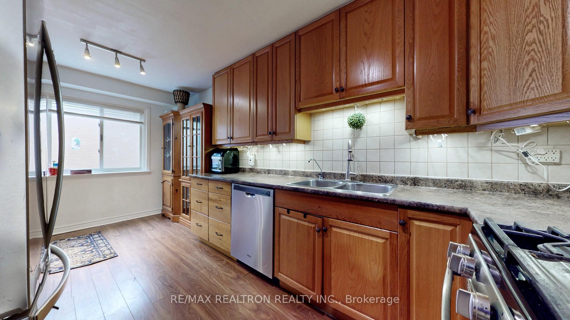 Photo 12 of 159 Patterson Street, Newmarket, Huron Heights-Leslie Valley — HOMEH