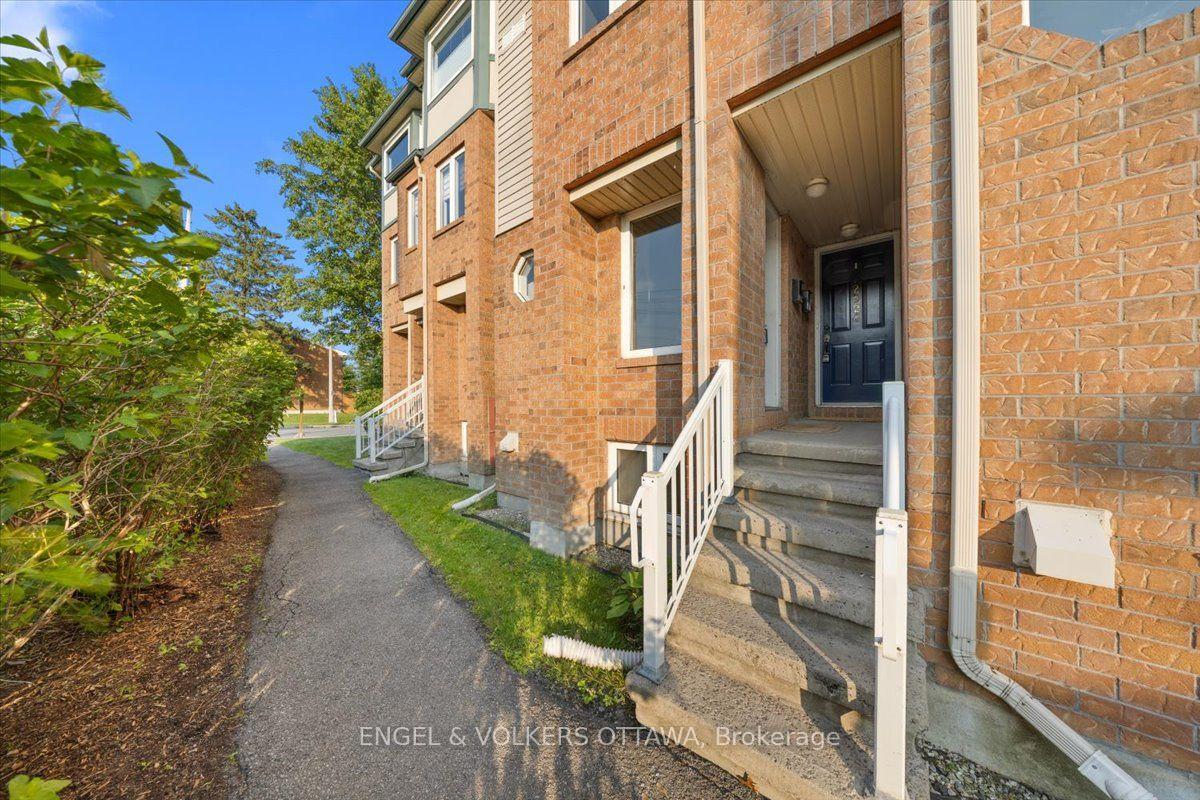 Photo 3 of Unit 9, 2820 Baseline Road, Ottawa, Leslie Park — HOMEH