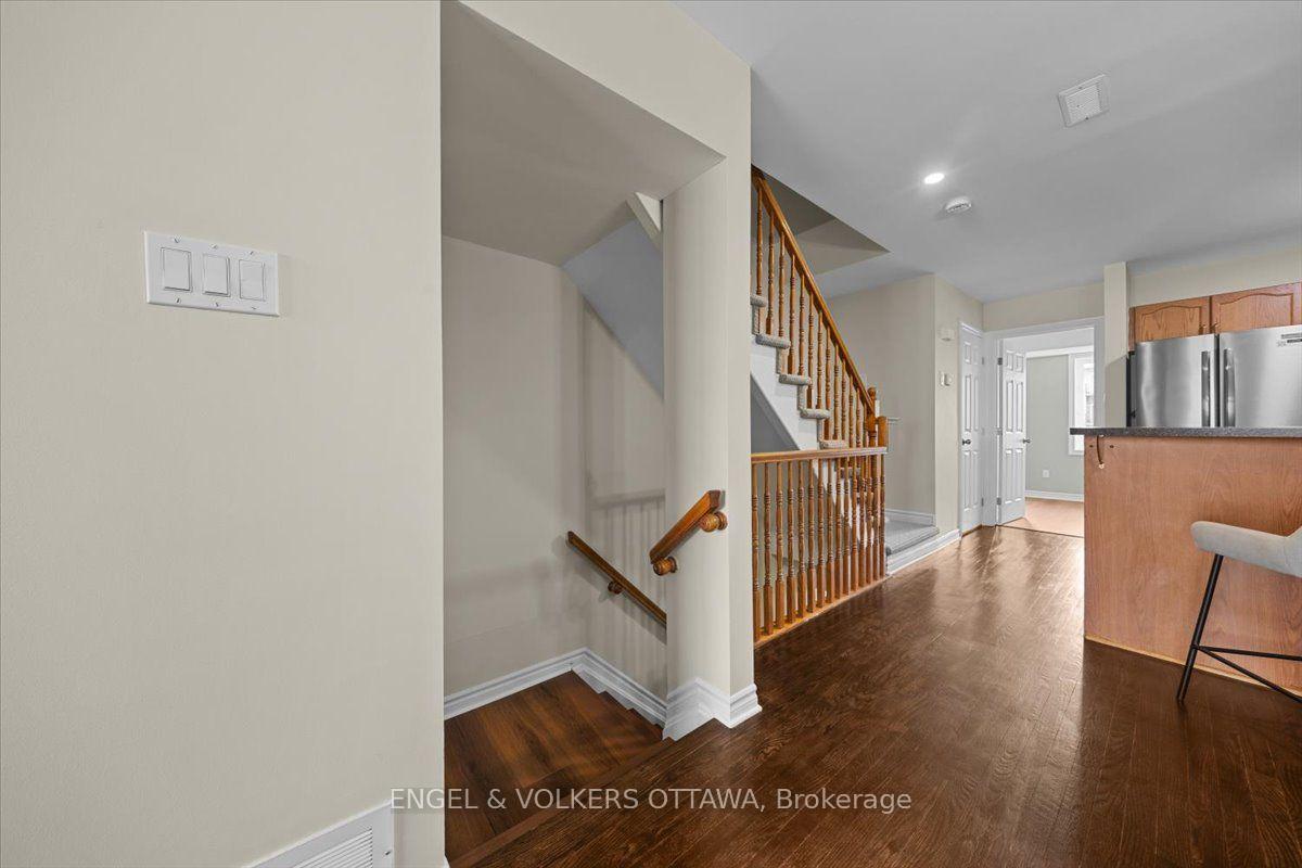 Photo 4 of Unit 9, 2820 Baseline Road, Ottawa, Leslie Park — HOMEH