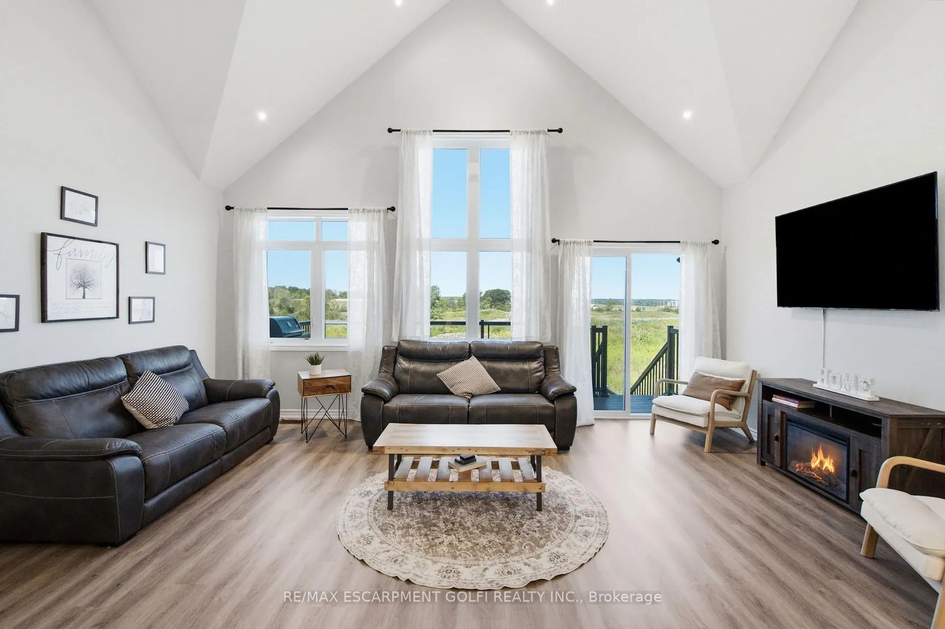 Photo 2 of 119 Midland Place, Welland, Hwy 406/Welland — HOMEH